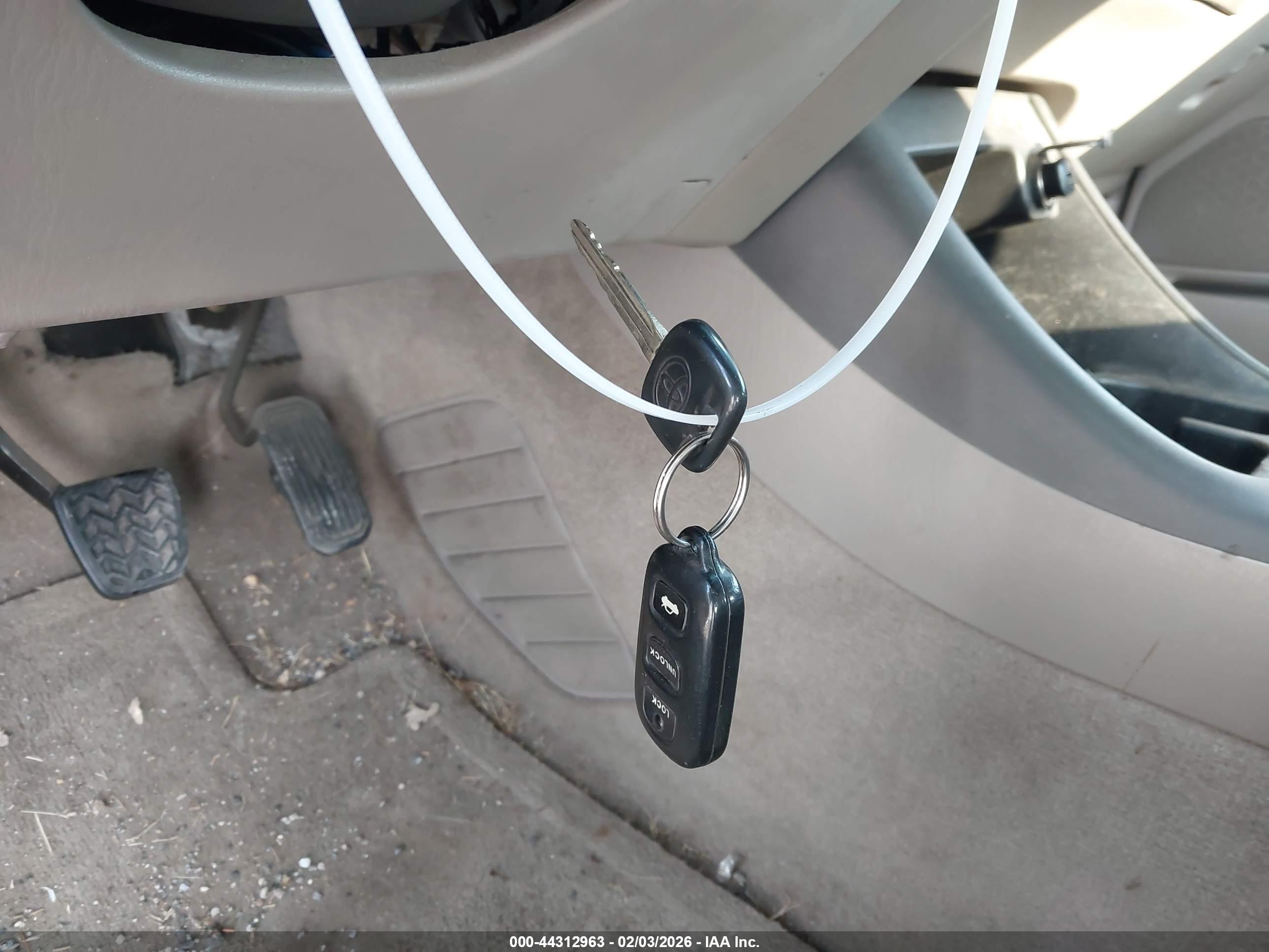 TOYOTA CAMRY image 11