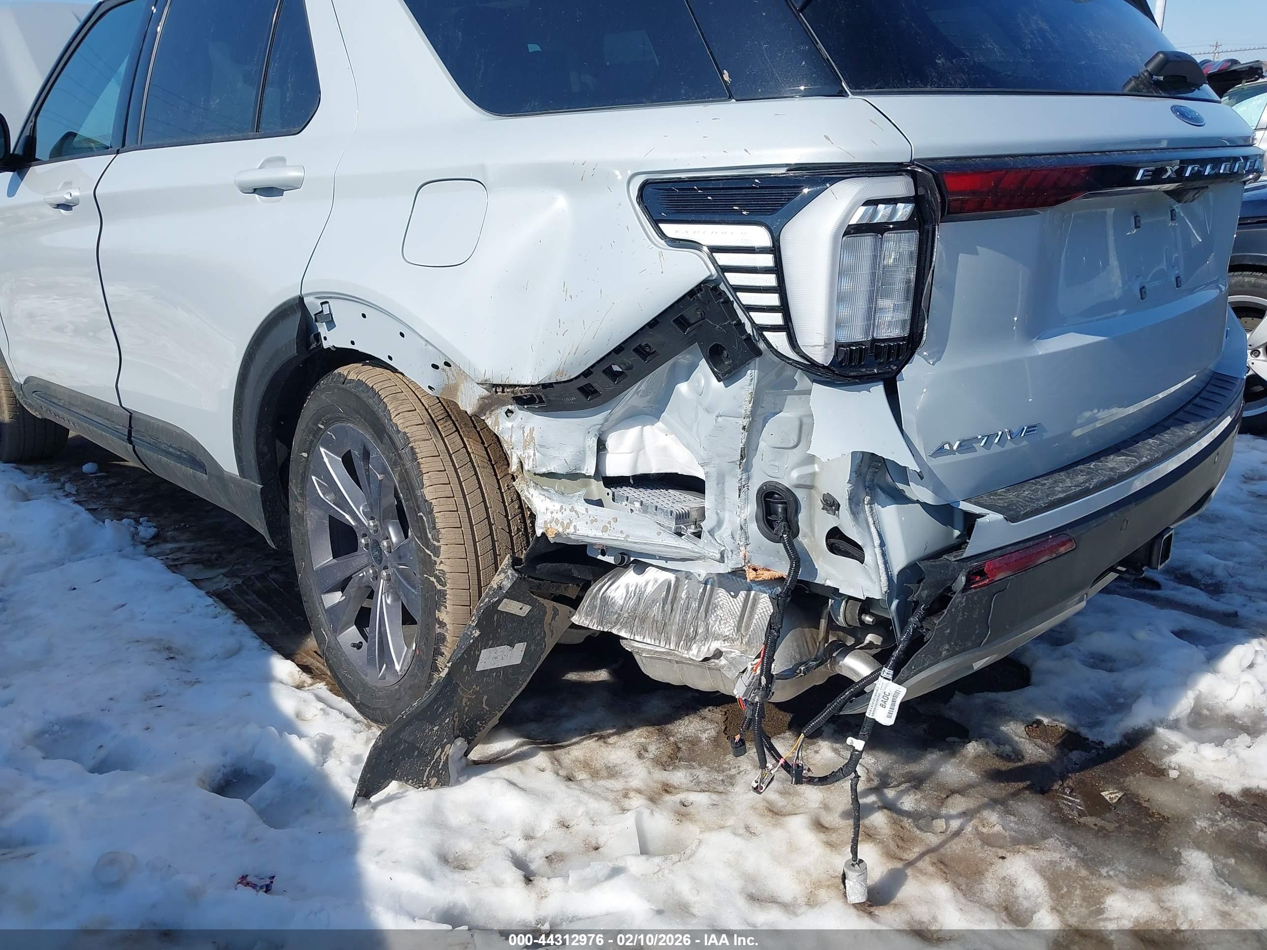 FORD EXPLORER image 6