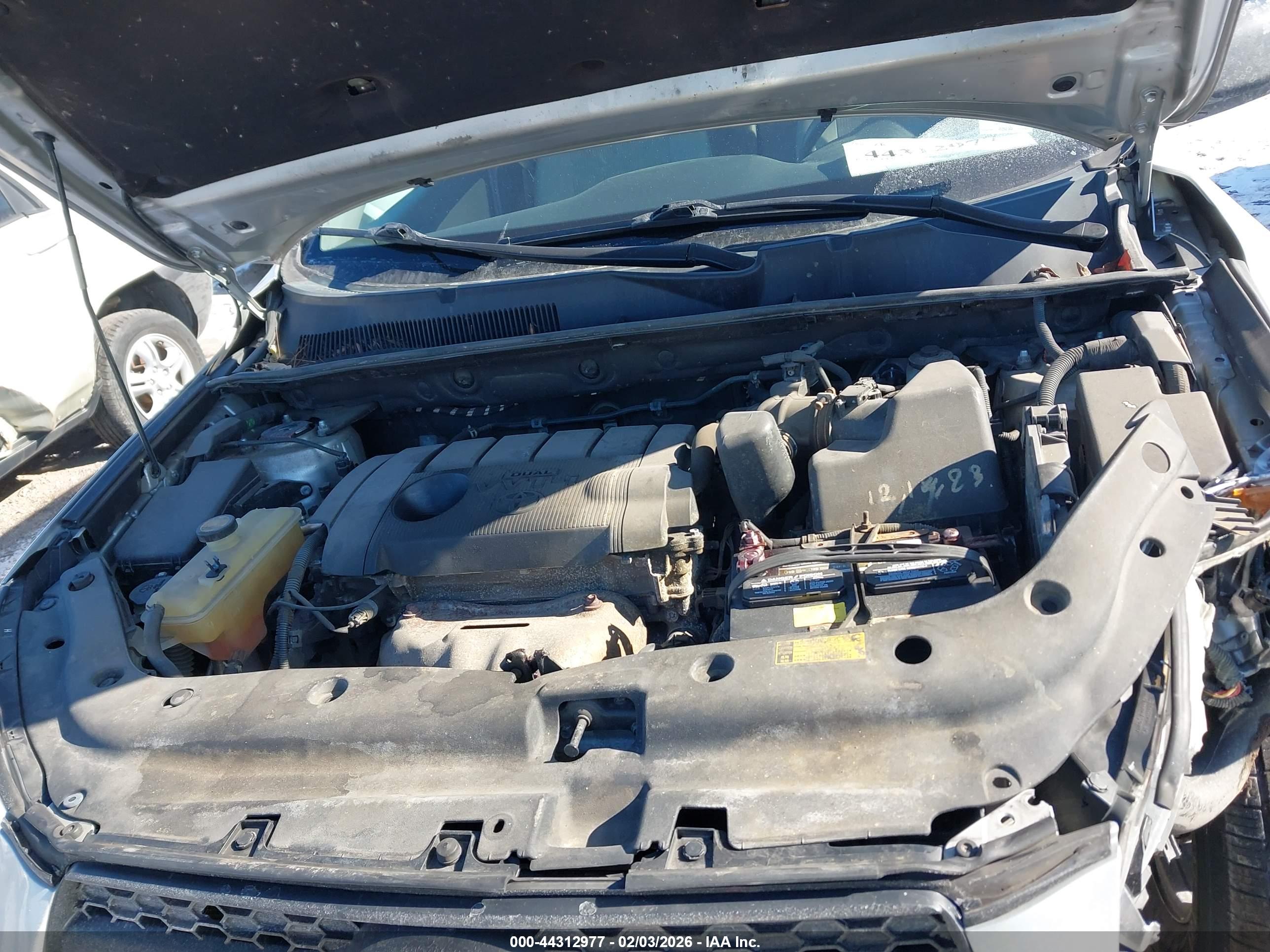 TOYOTA RAV4 image 10