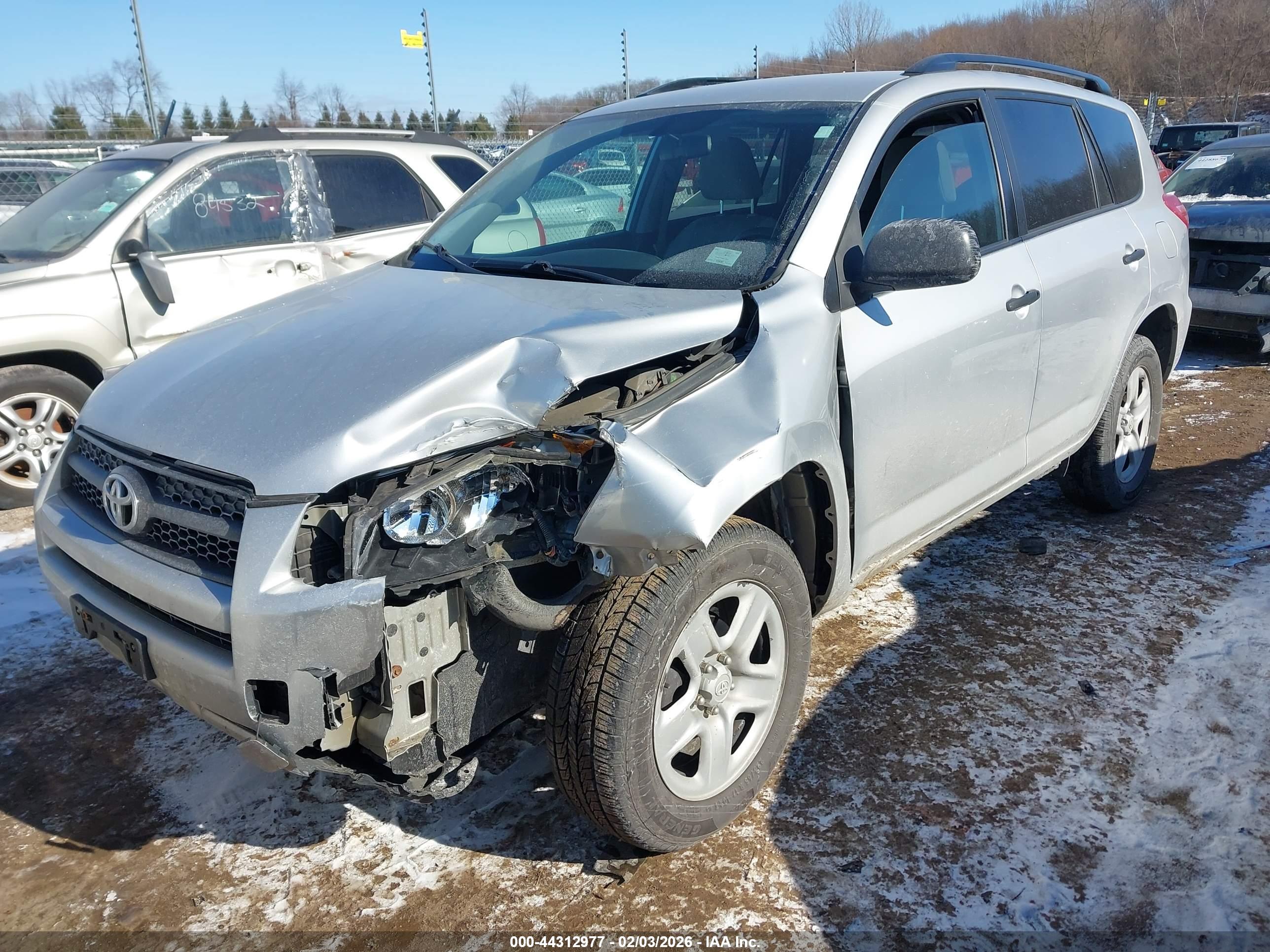 TOYOTA RAV4 image 2