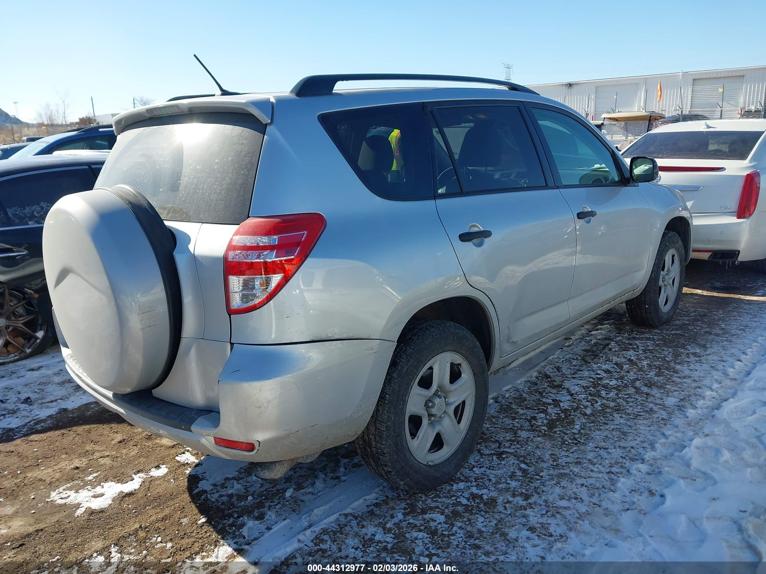 TOYOTA RAV4 image 4