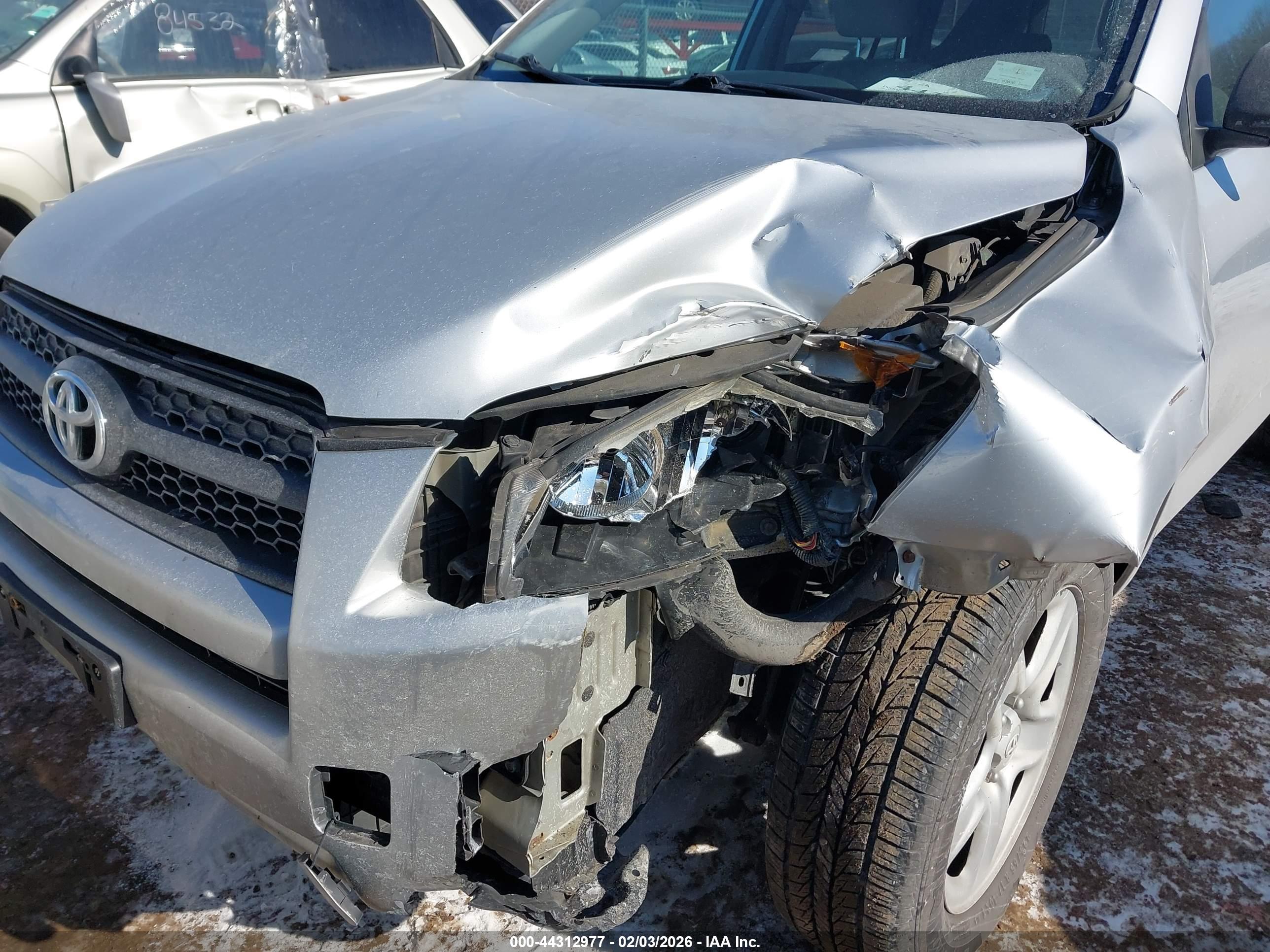 TOYOTA RAV4 image 6