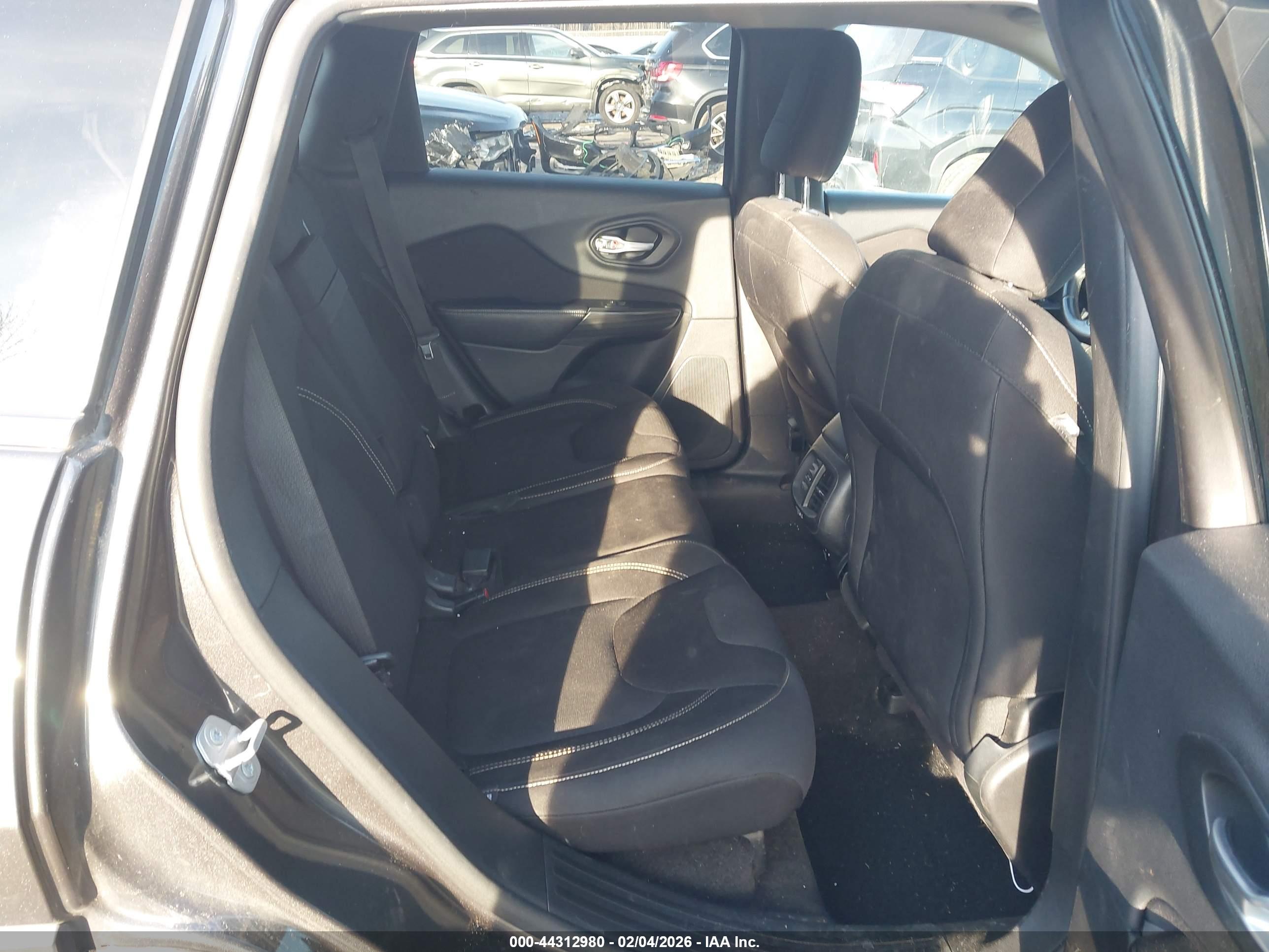 JEEP CHEROKEE image 8