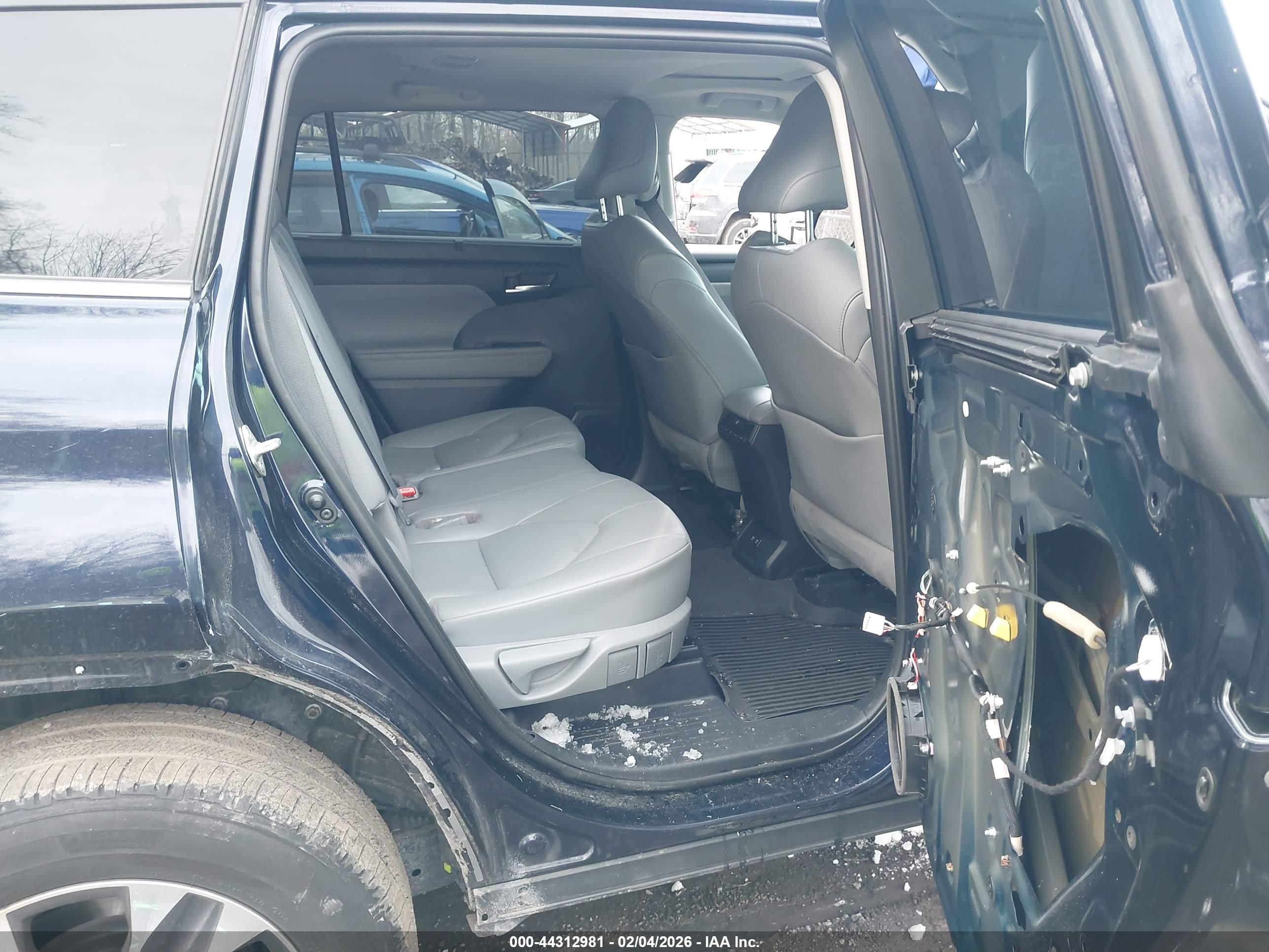 TOYOTA HIGHLANDER image 8