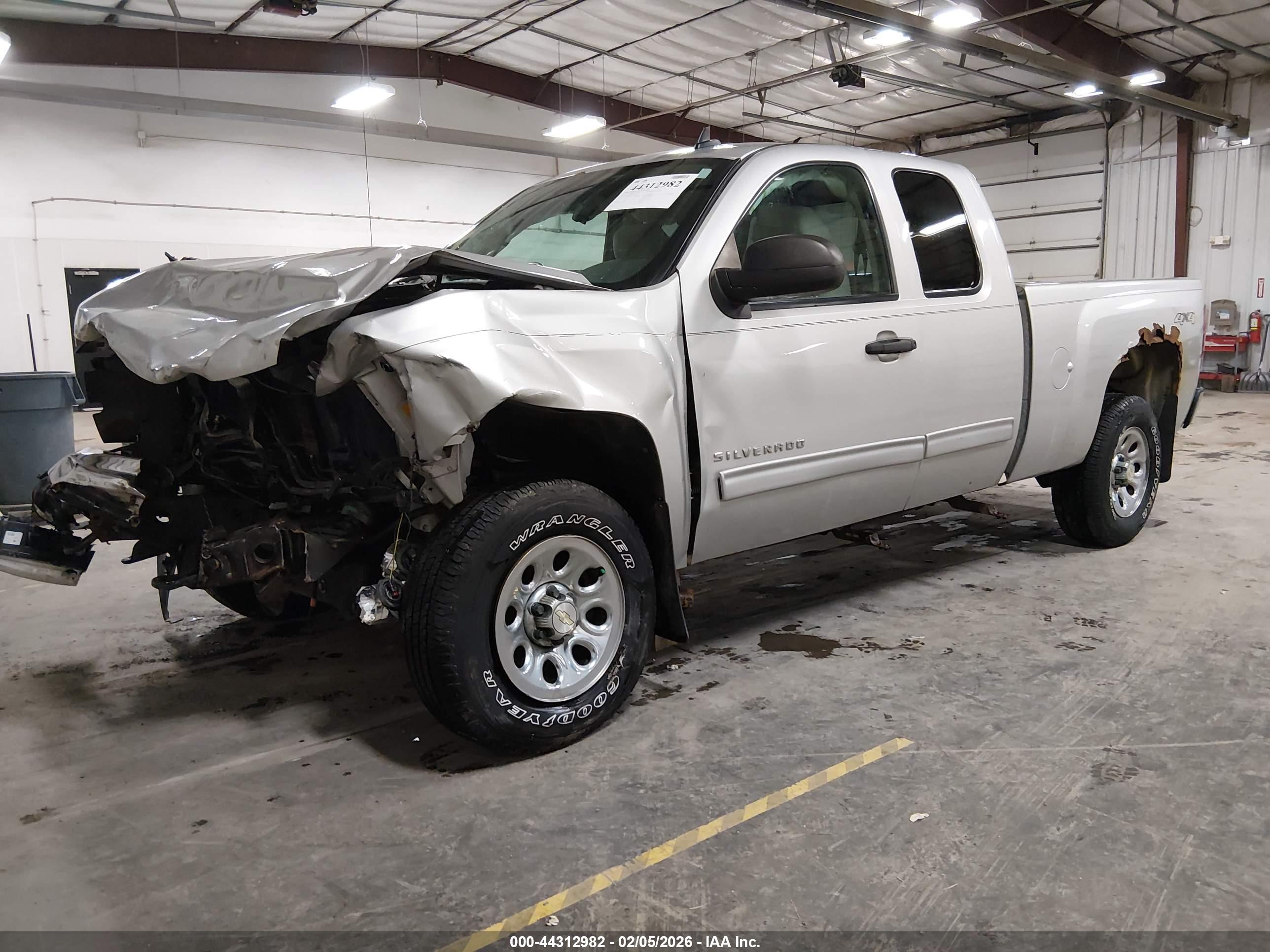 CHEVROLET SILVERADO image 2