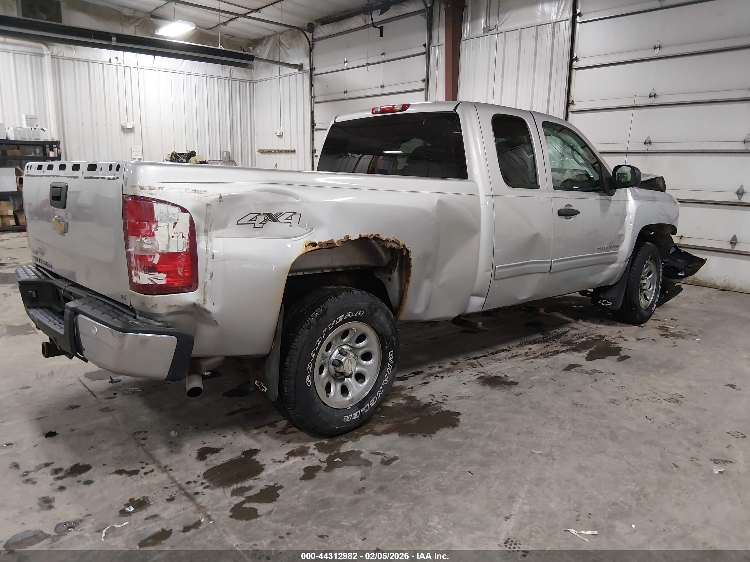 CHEVROLET SILVERADO image 4