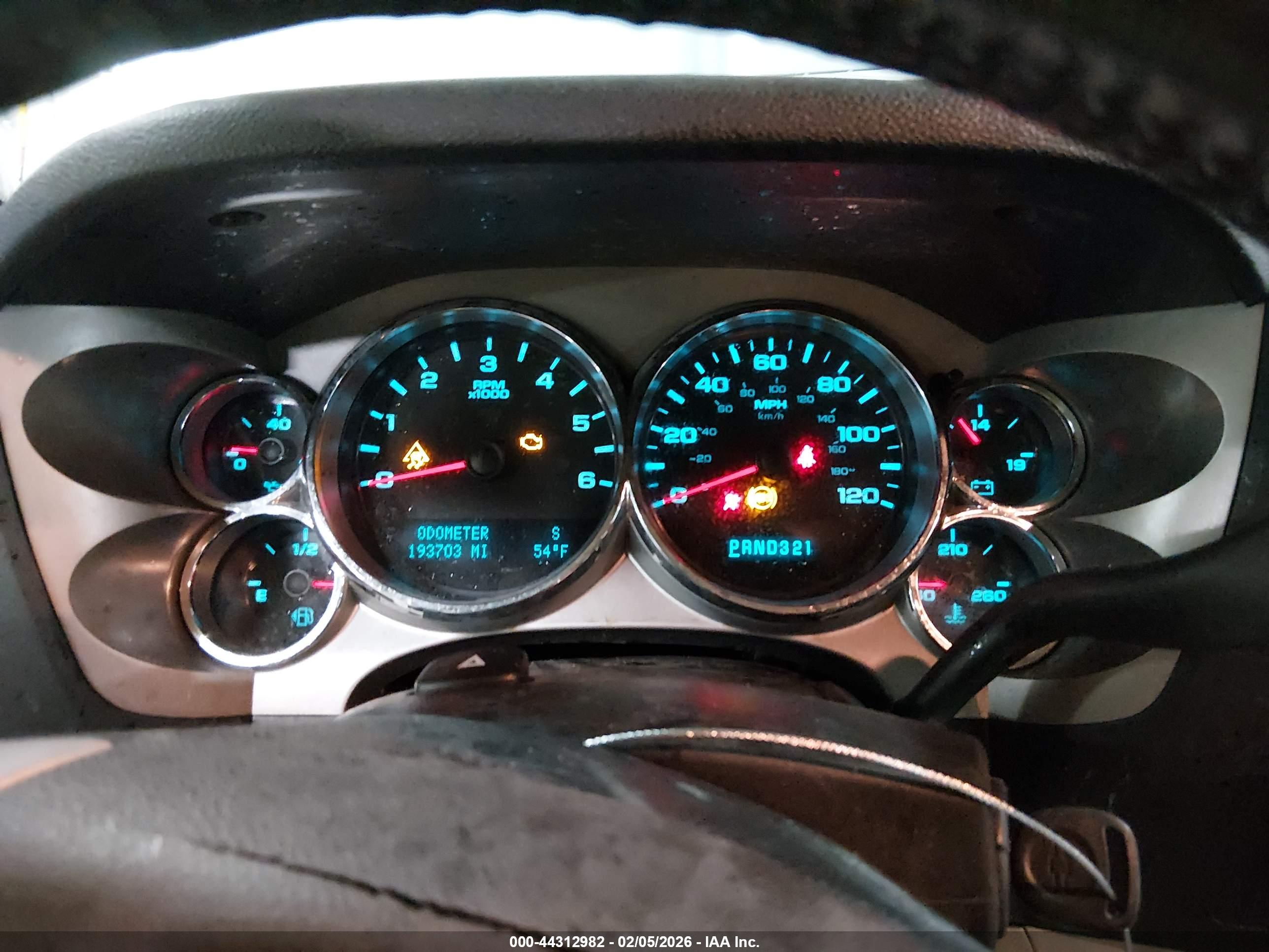 CHEVROLET SILVERADO image 7