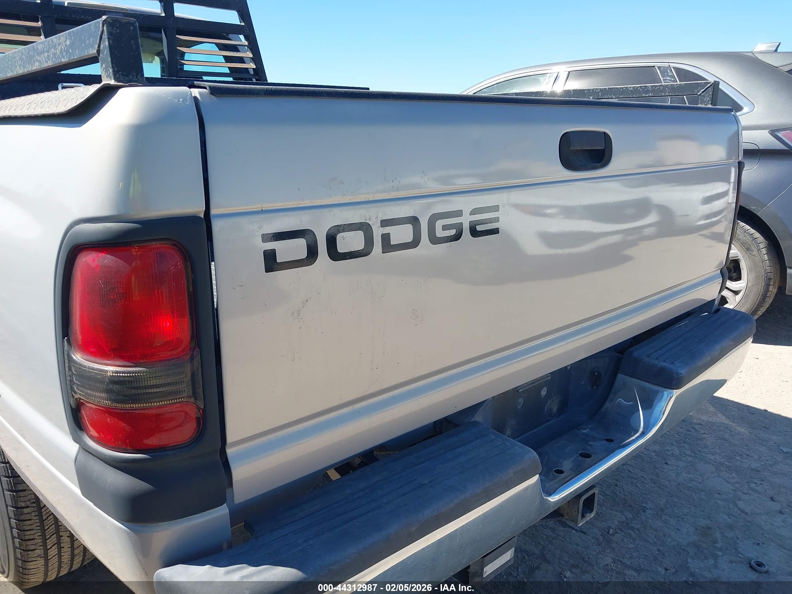 DODGE RAM image 6