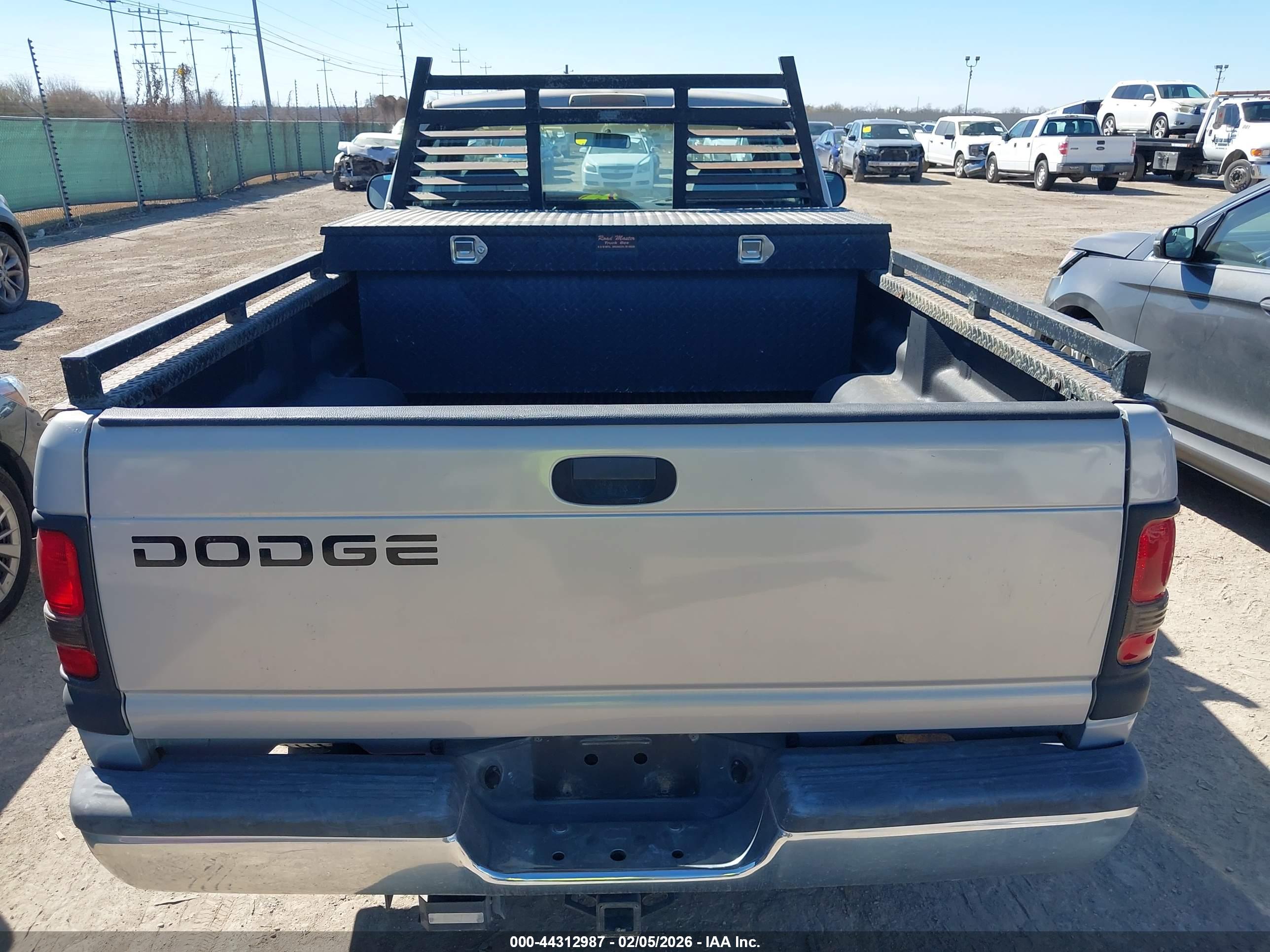 DODGE RAM image 8