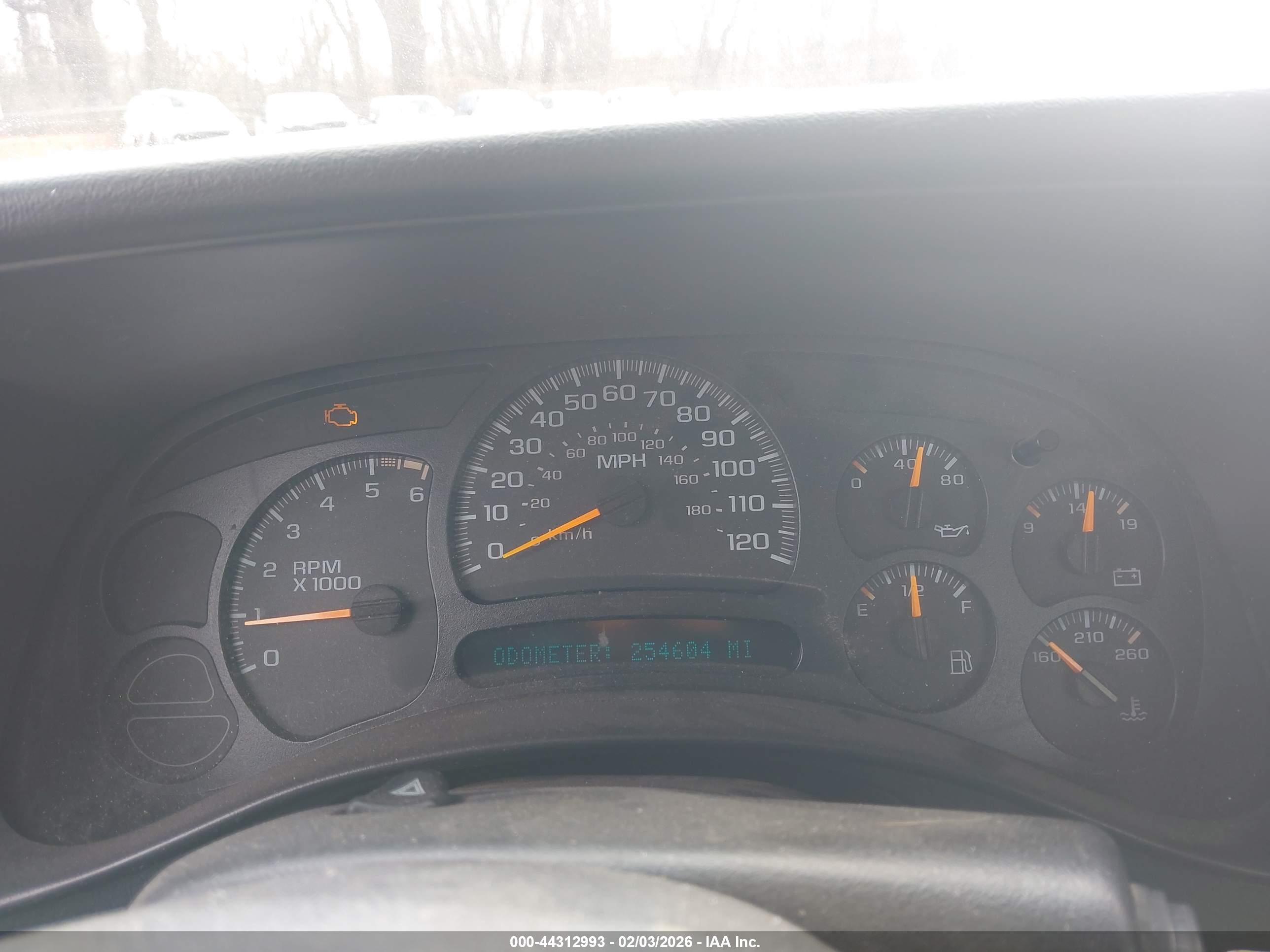 CHEVROLET SILVERADO image 7