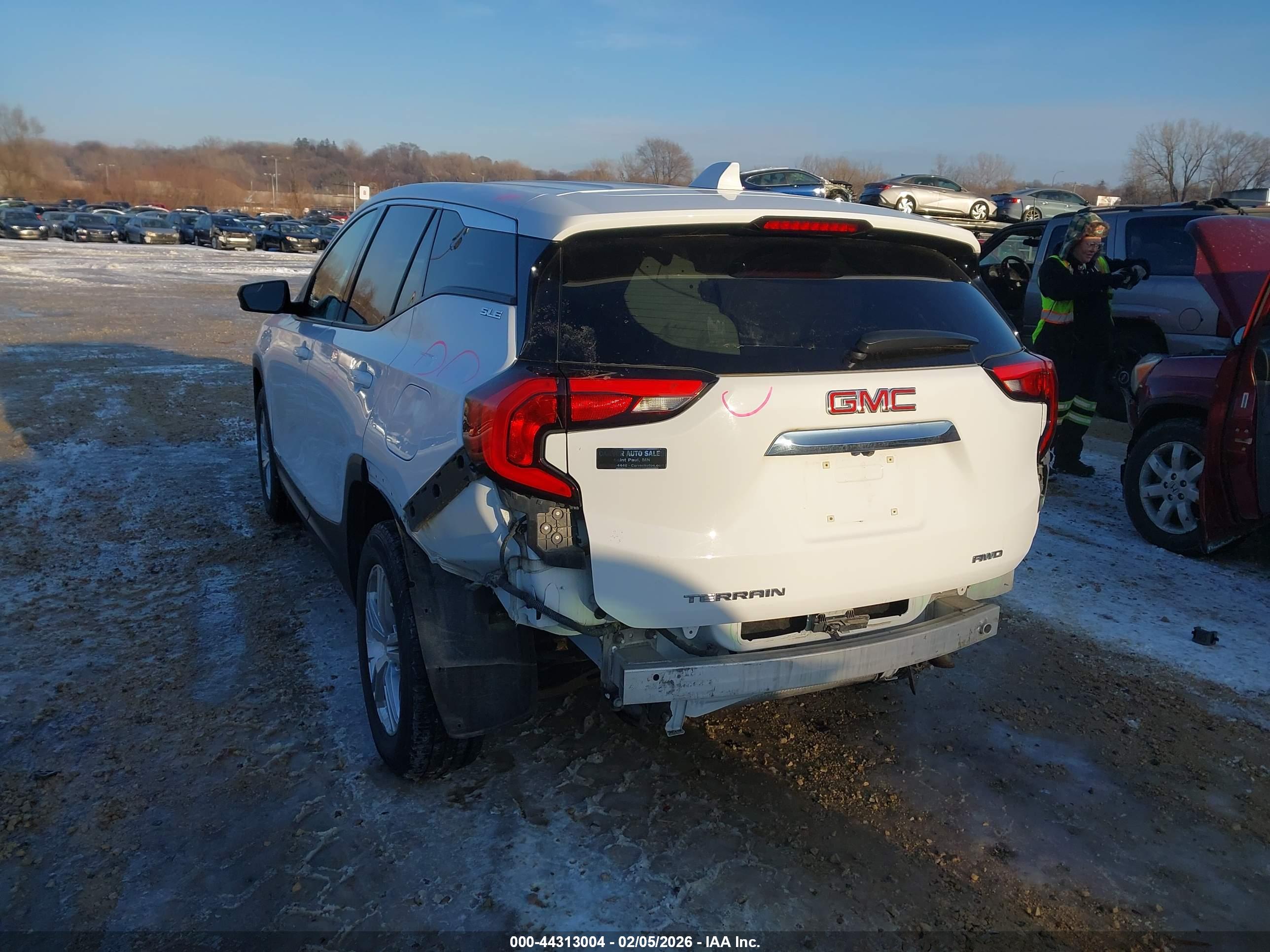 GMC TERRAIN image 6