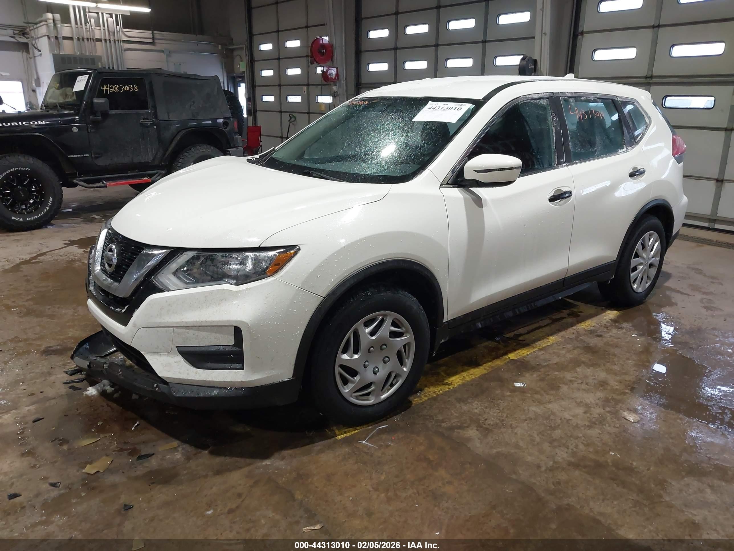 NISSAN ROGUE image 2