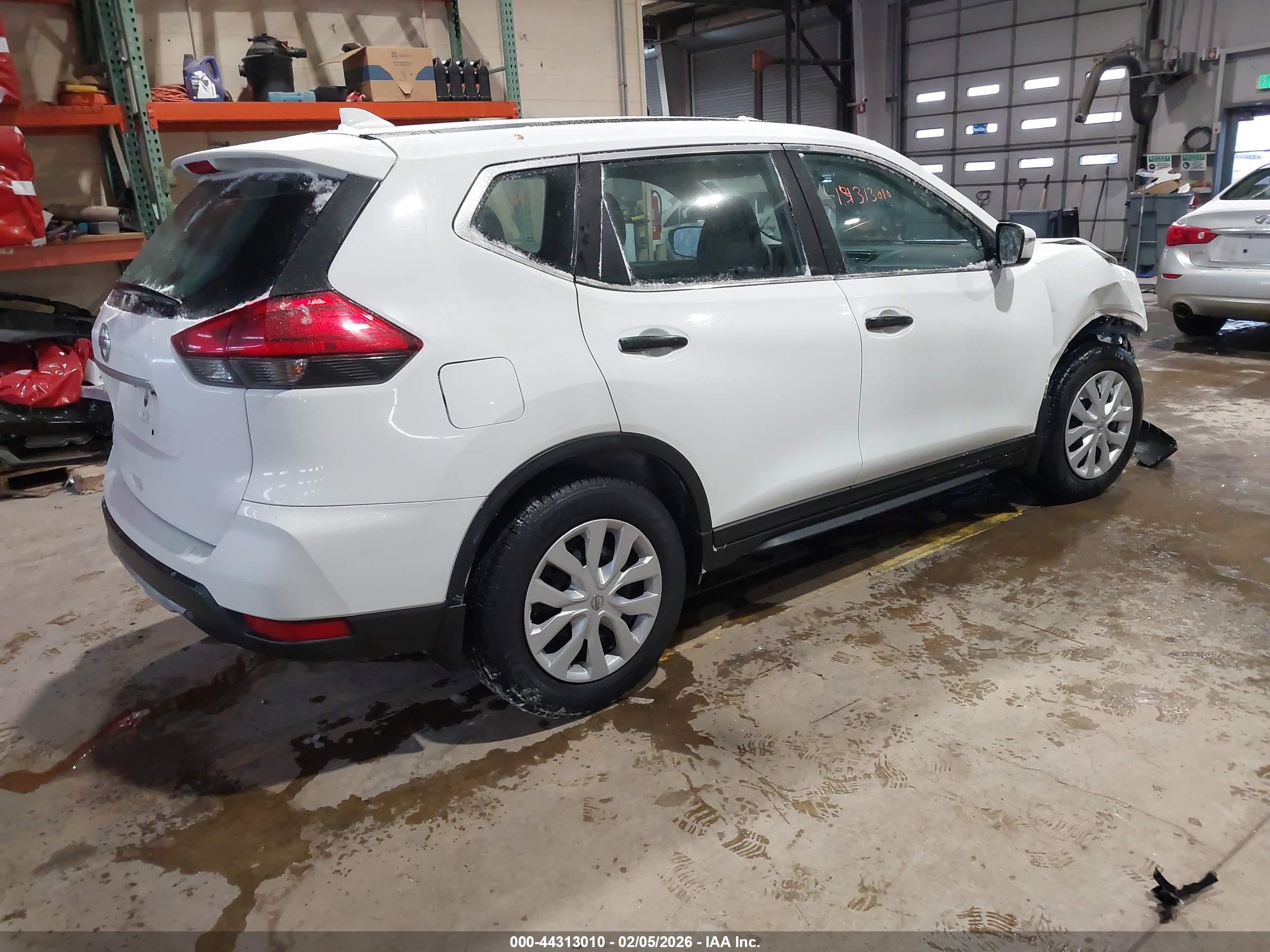 NISSAN ROGUE image 4