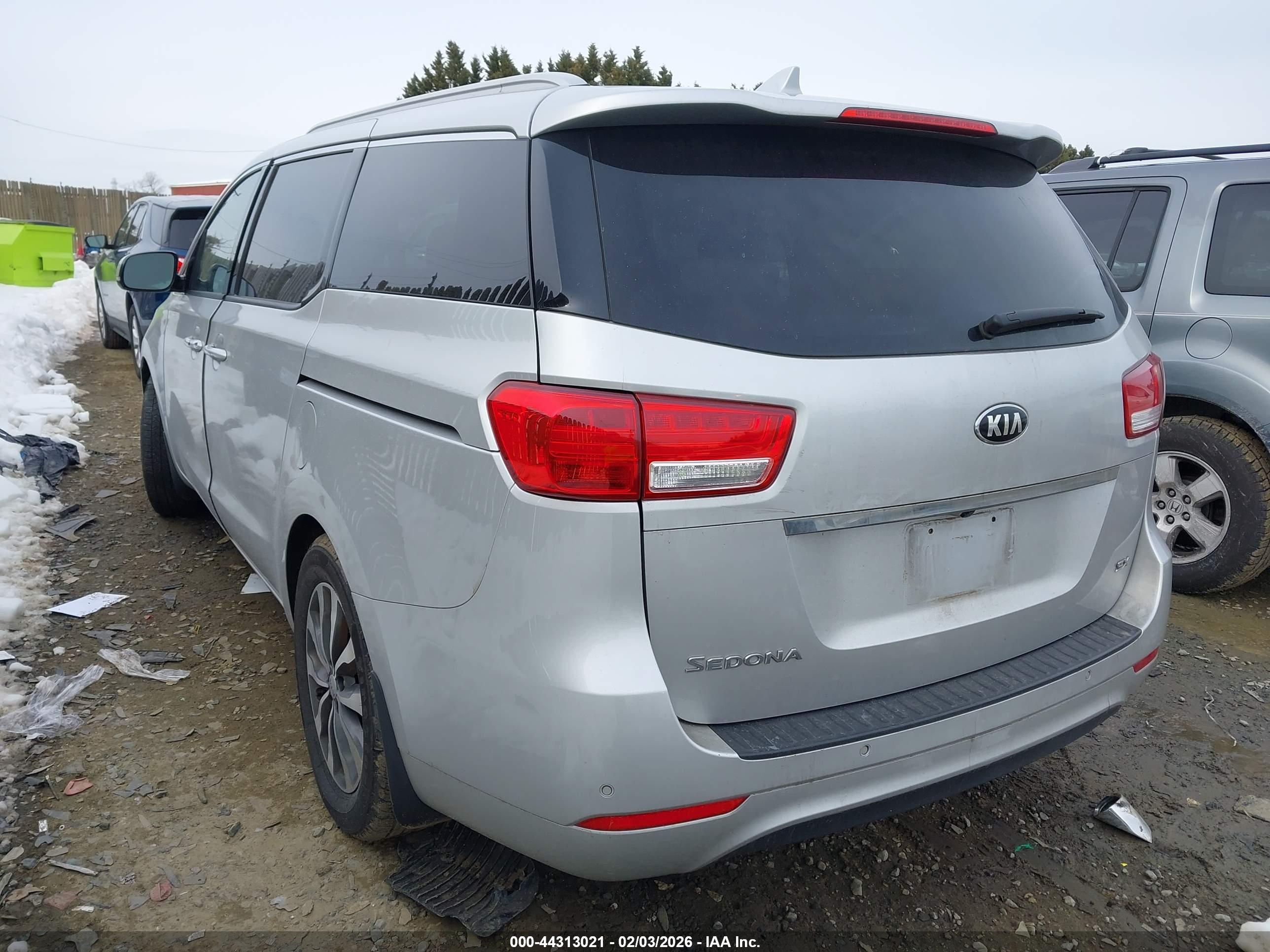 KIA SEDONA image 3