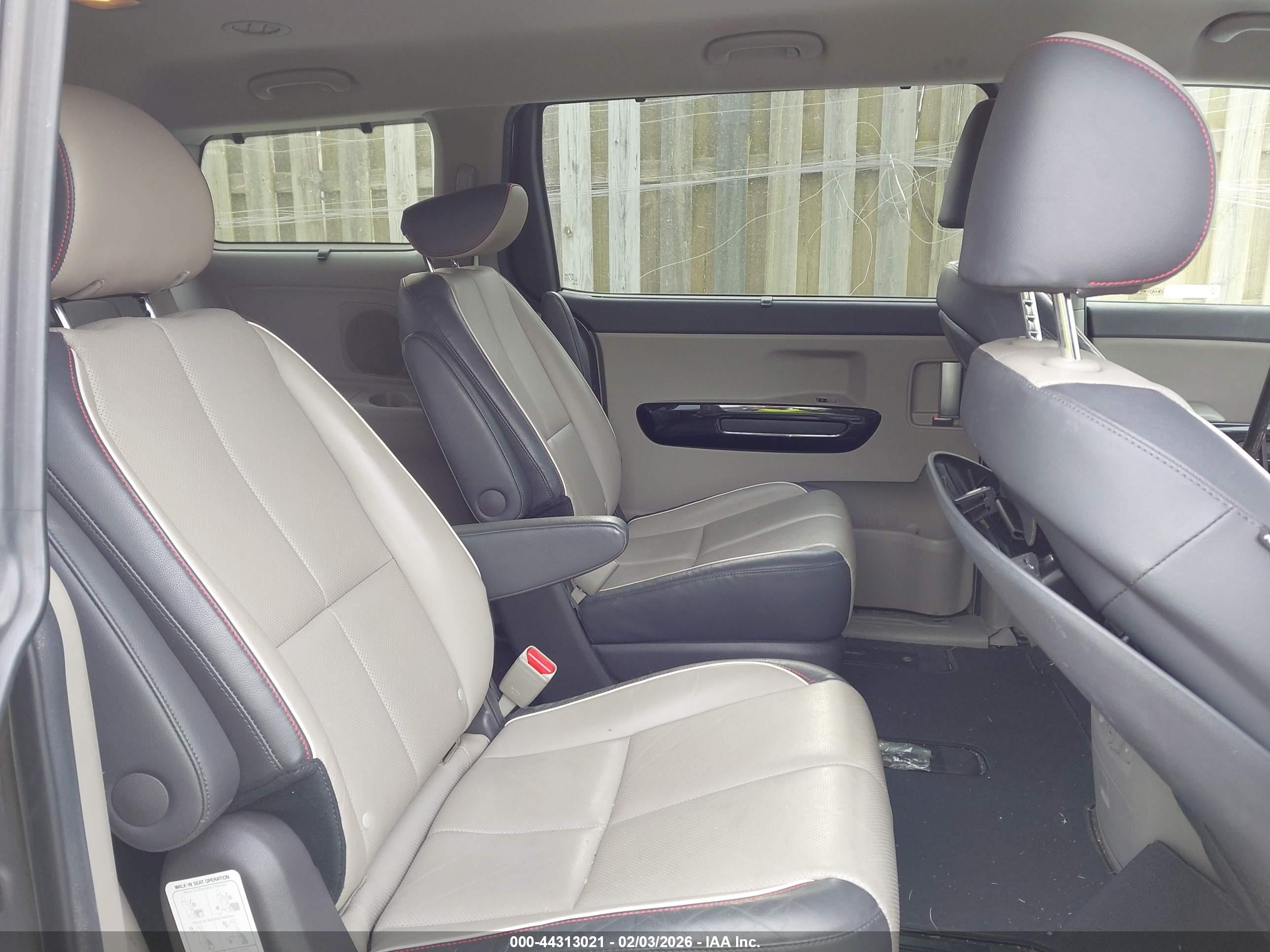 KIA SEDONA image 8