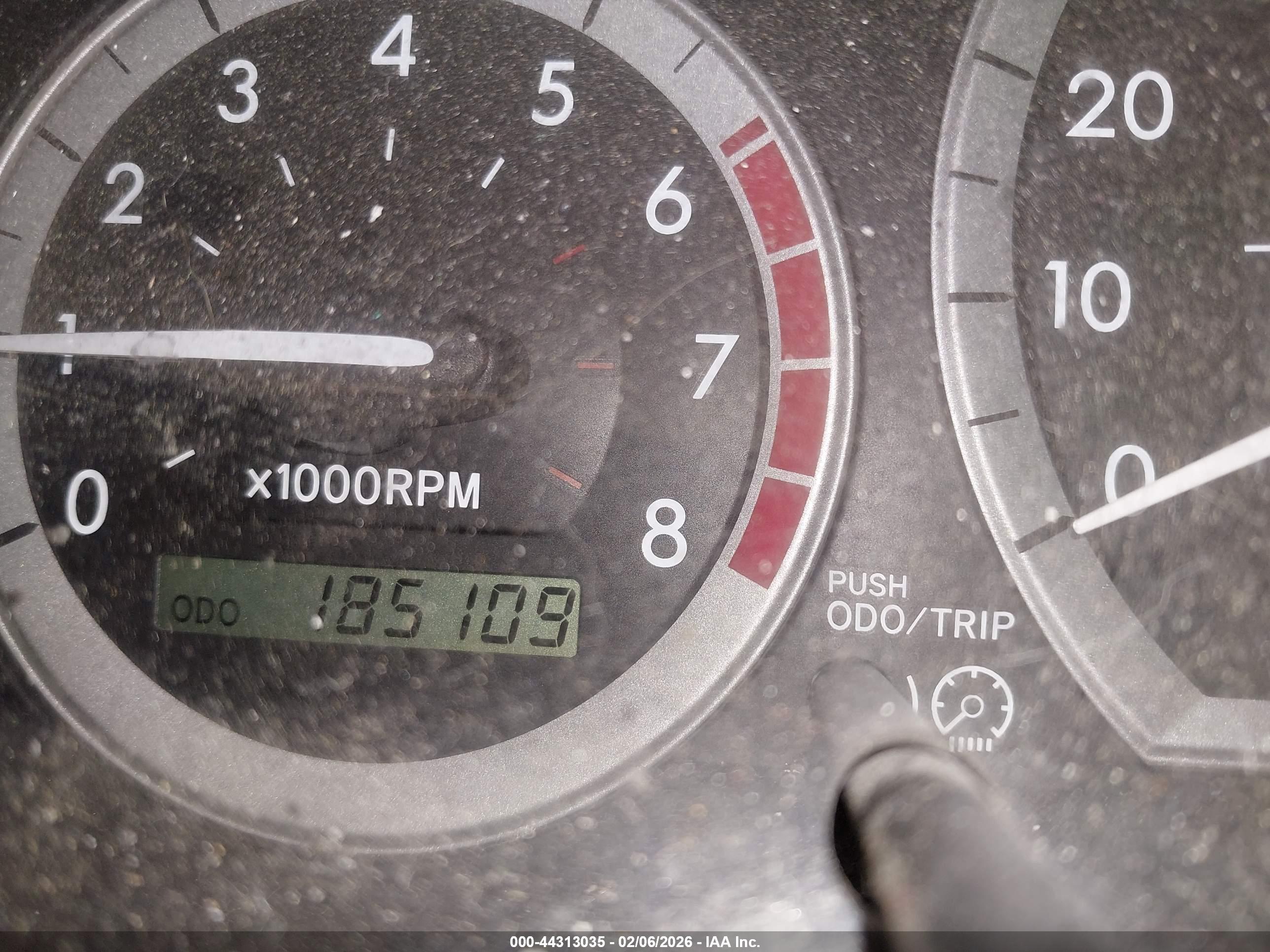 TOYOTA SIENNA image 7