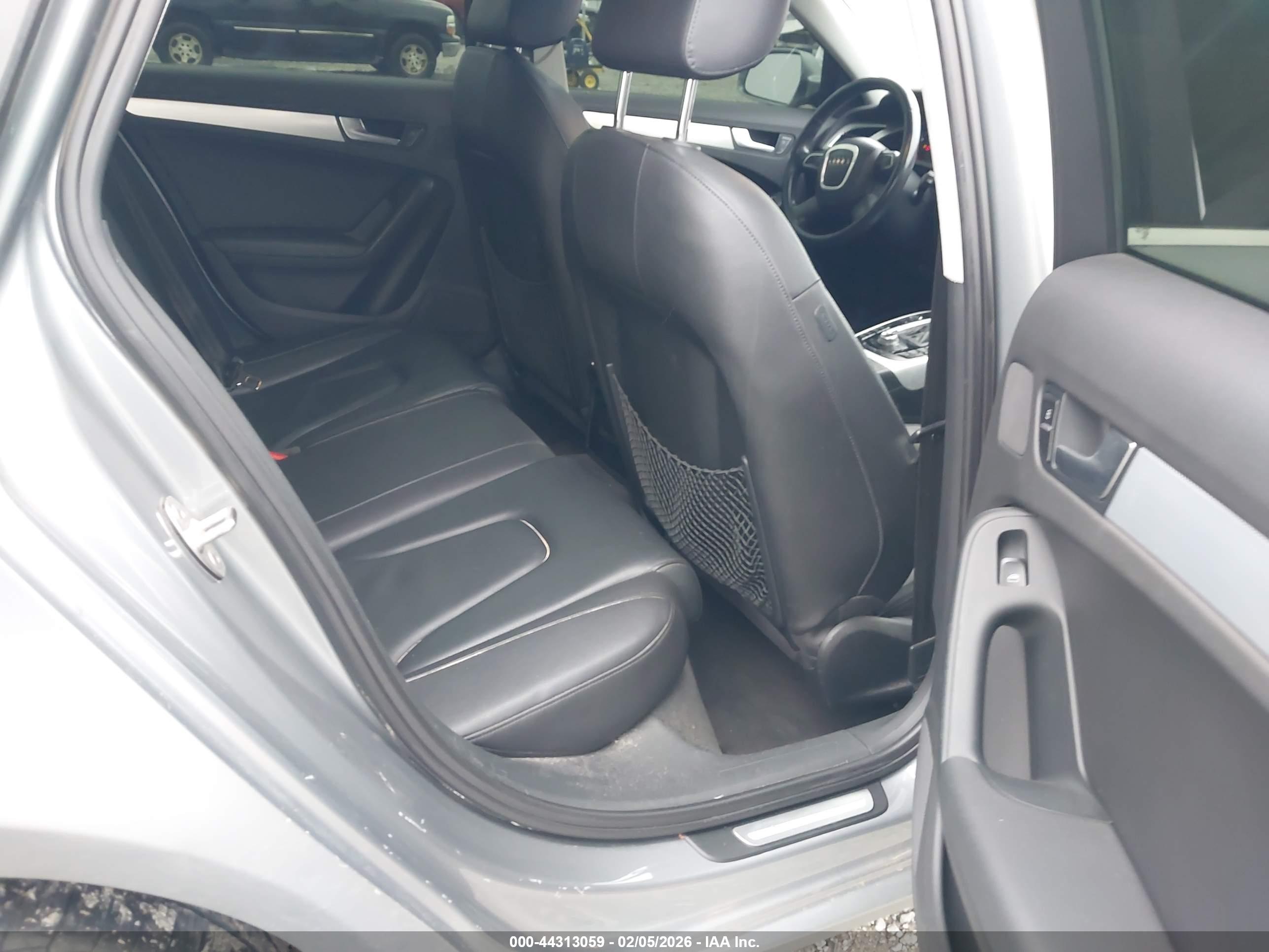 AUDI A4 image 8