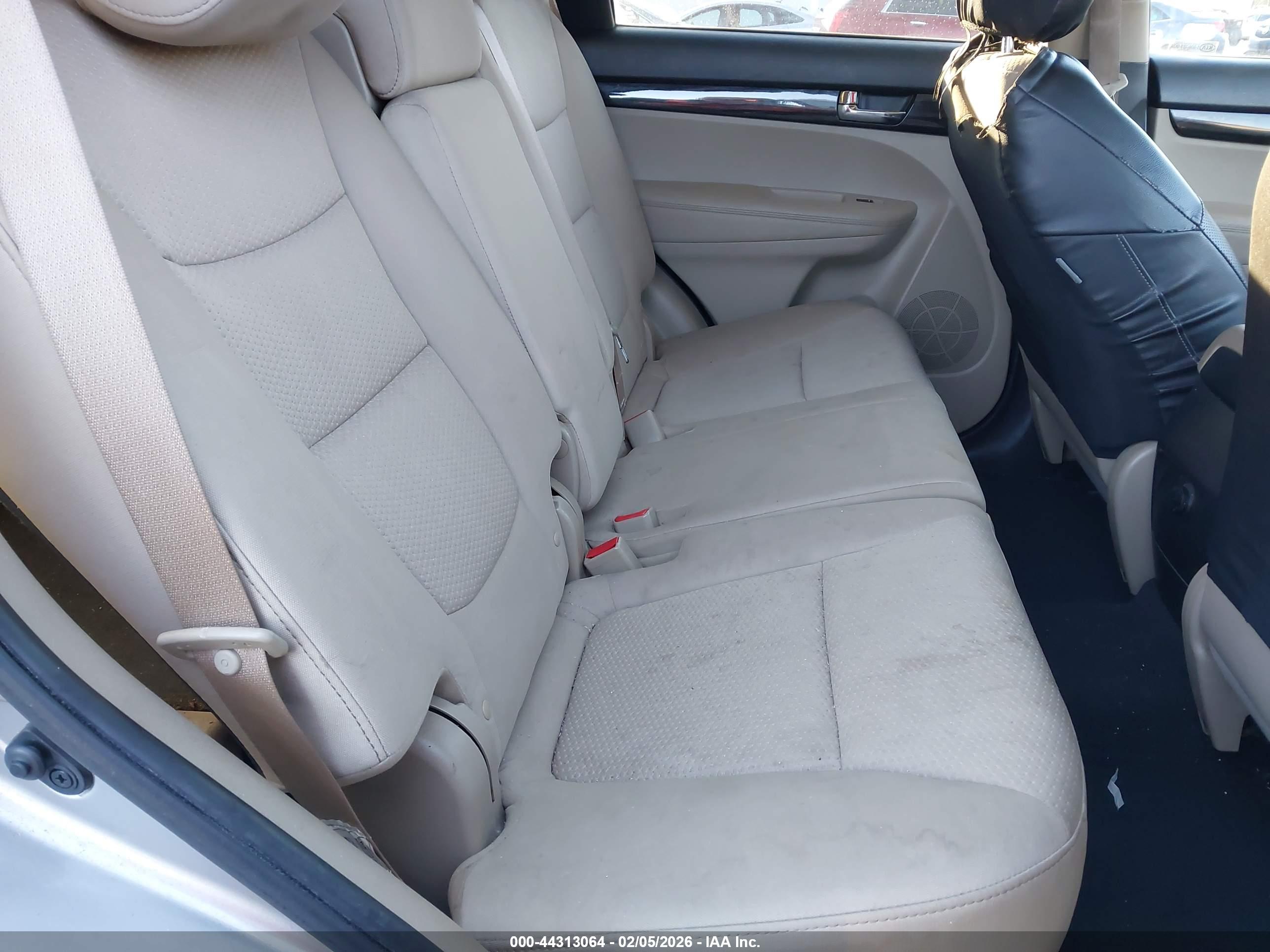 KIA SORENTO image 8