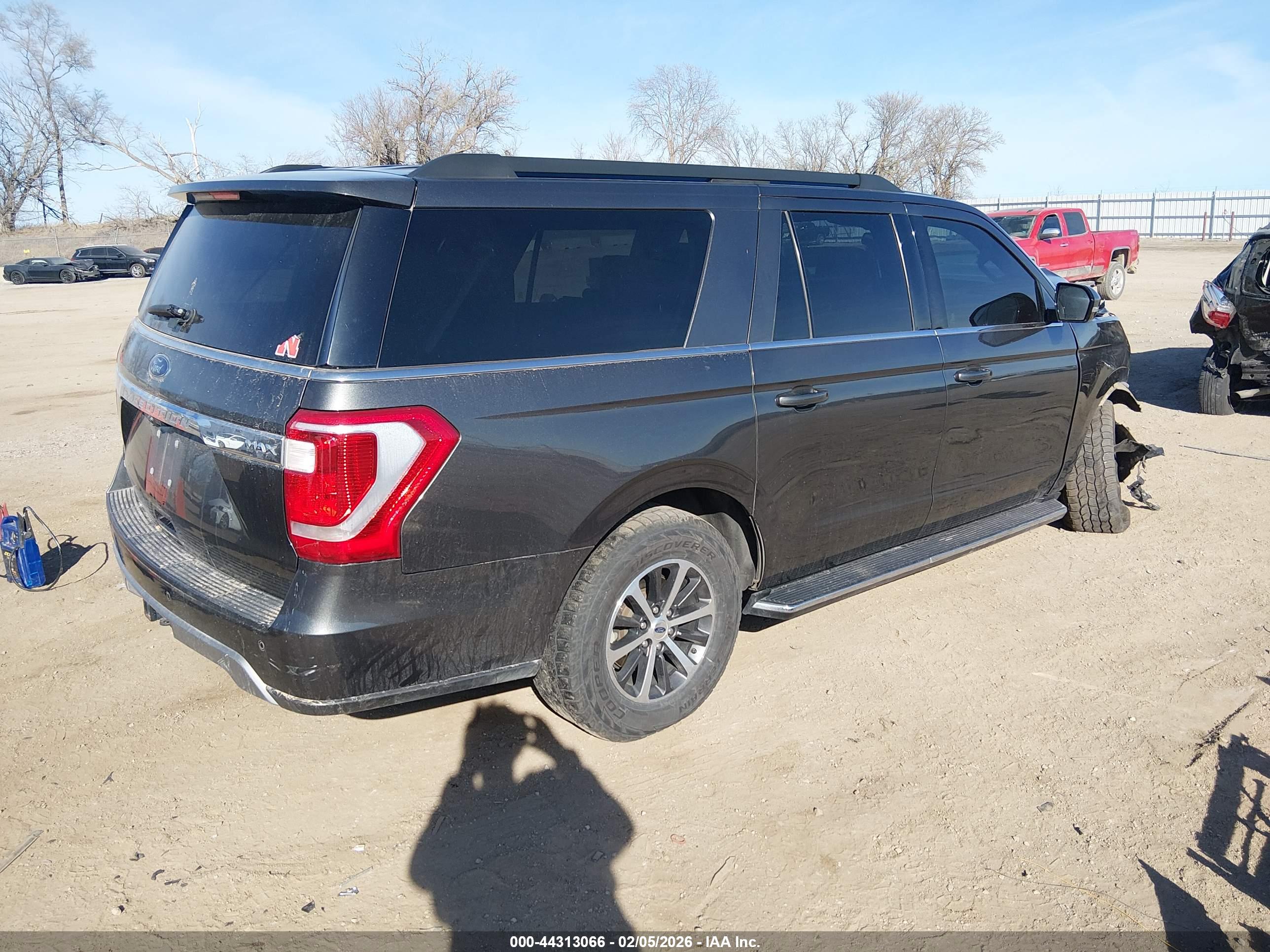 FORD EXPEDITION image 4