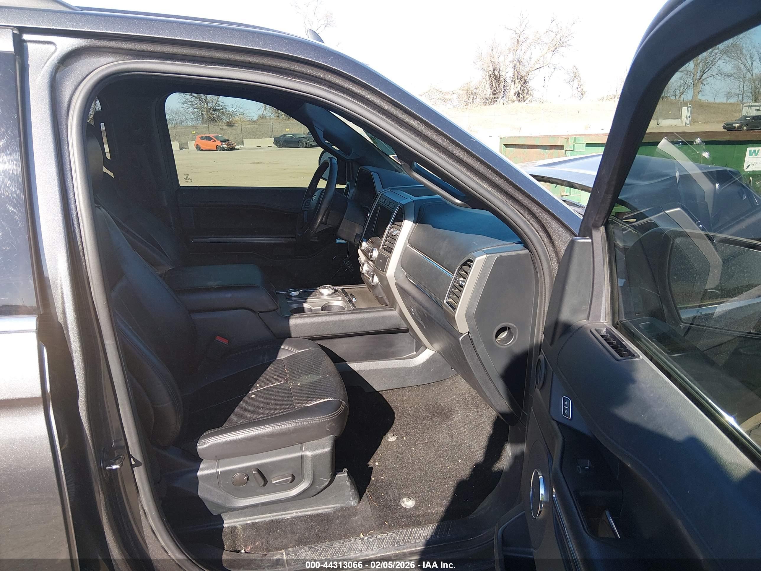 FORD EXPEDITION image 5