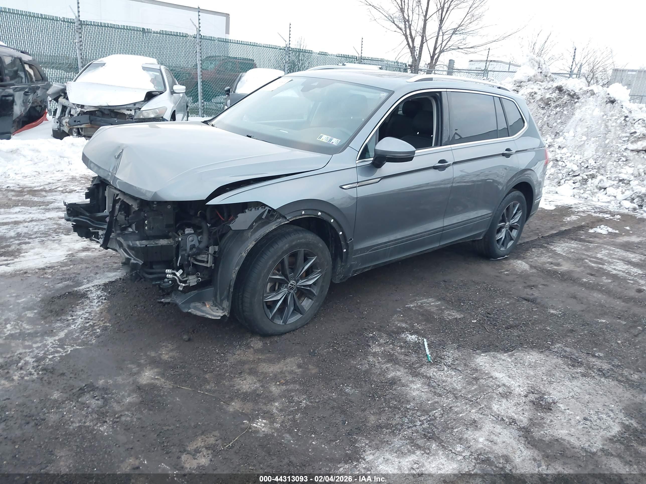 VOLKSWAGEN TIGUAN image 2