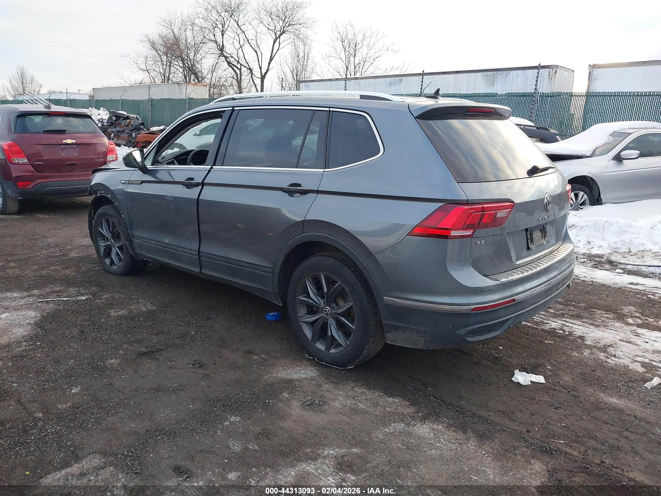 VOLKSWAGEN TIGUAN image 3