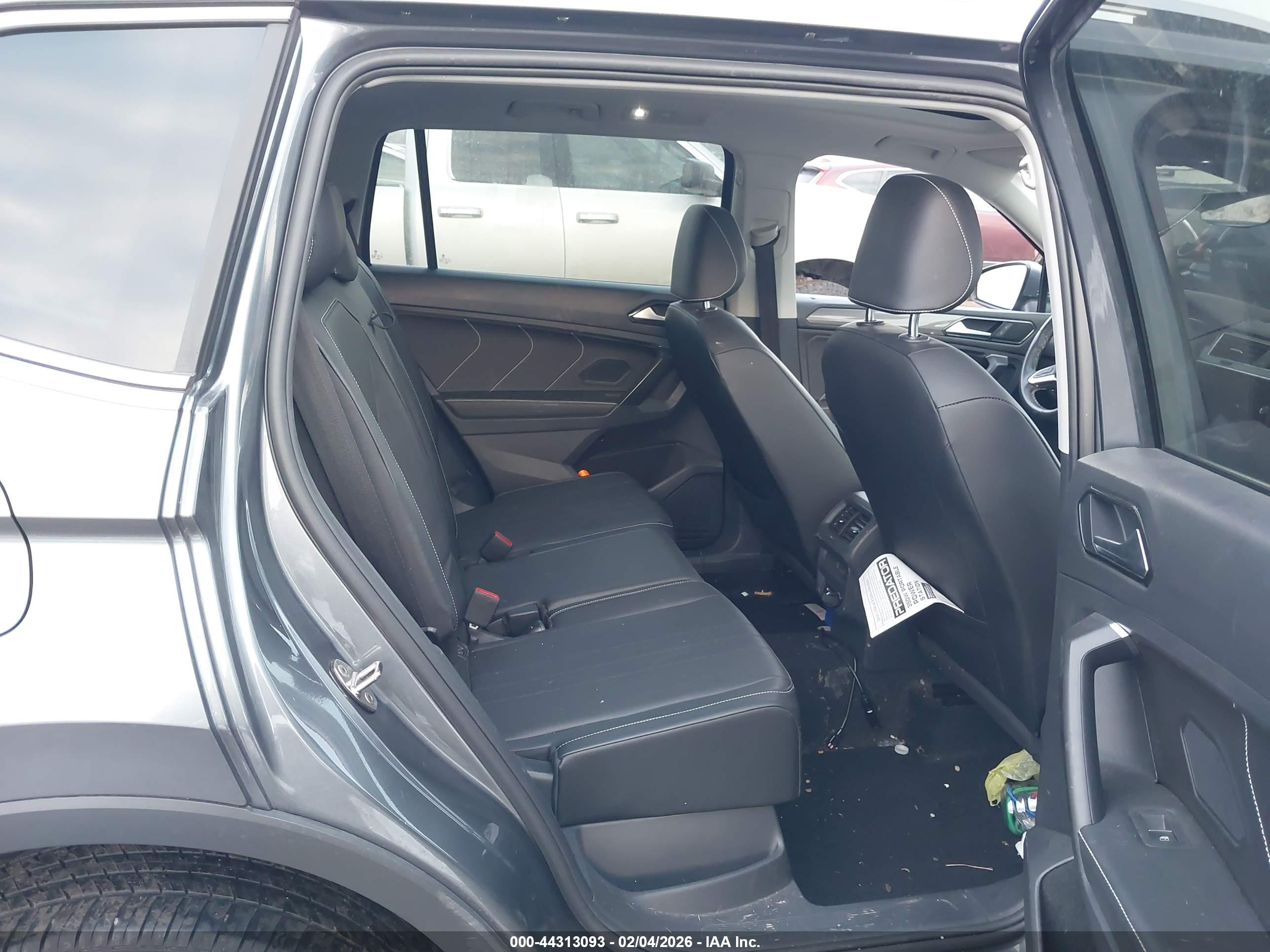 VOLKSWAGEN TIGUAN image 8