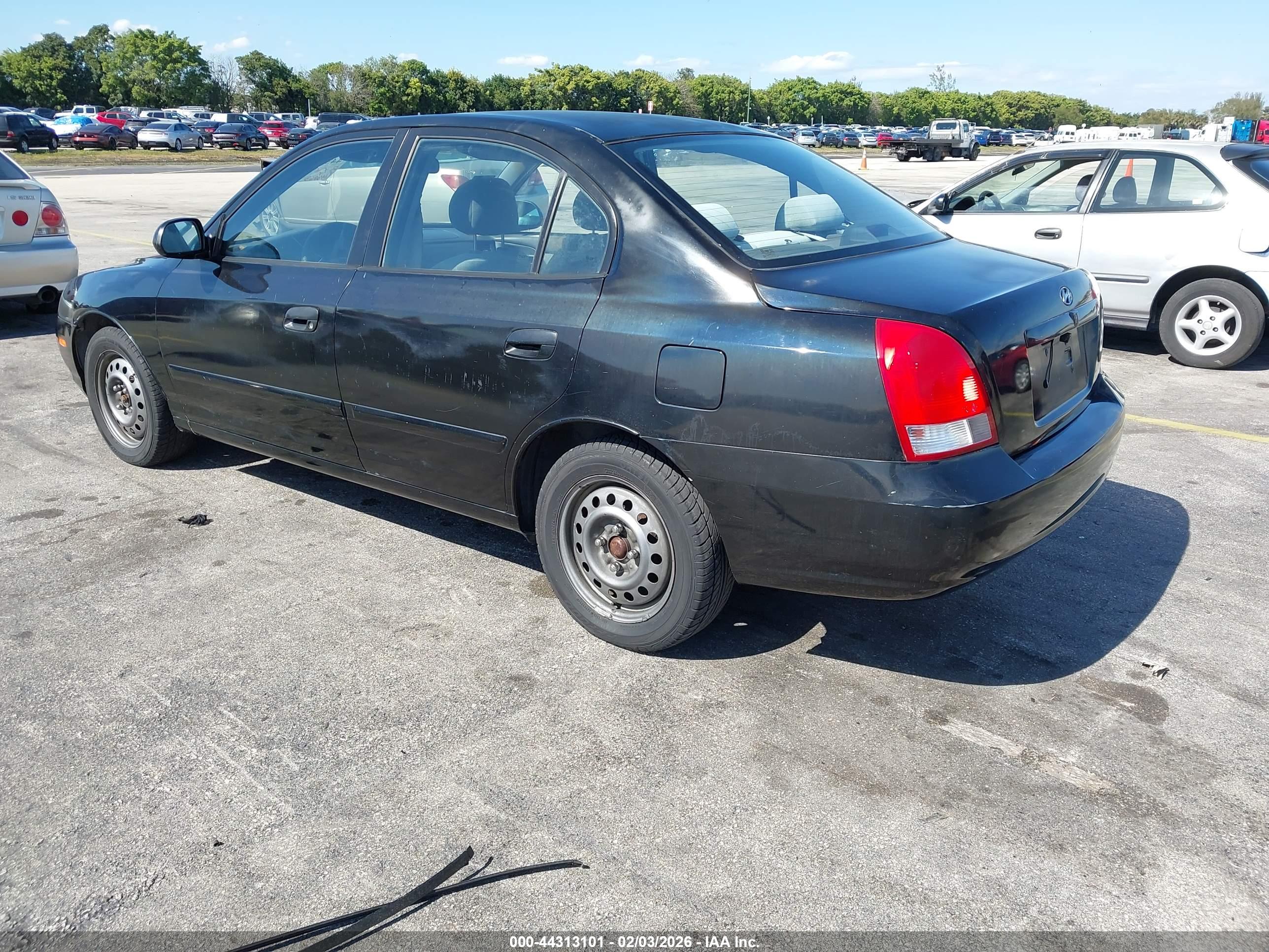 HYUNDAI ELANTRA image 3