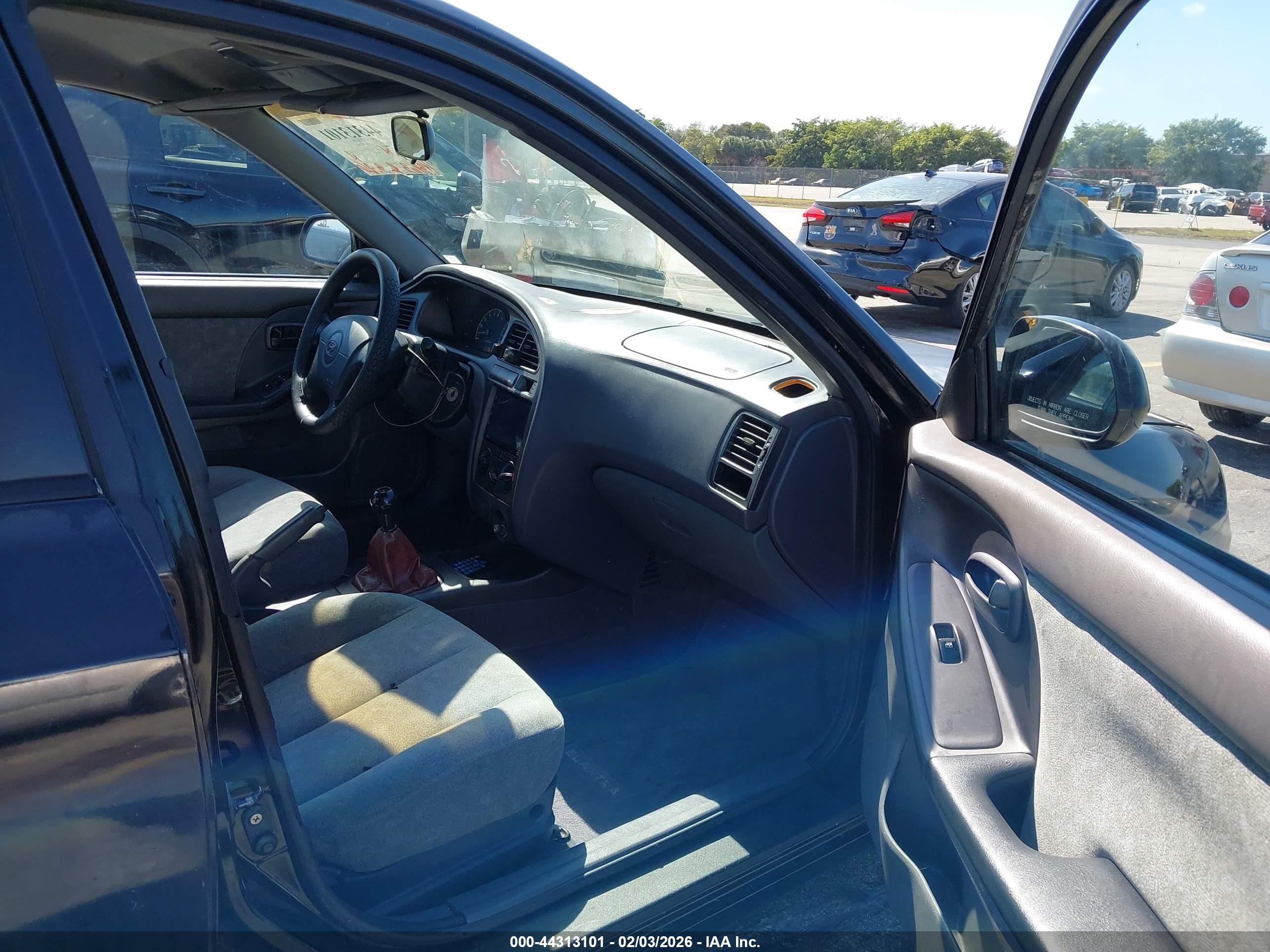 HYUNDAI ELANTRA image 5