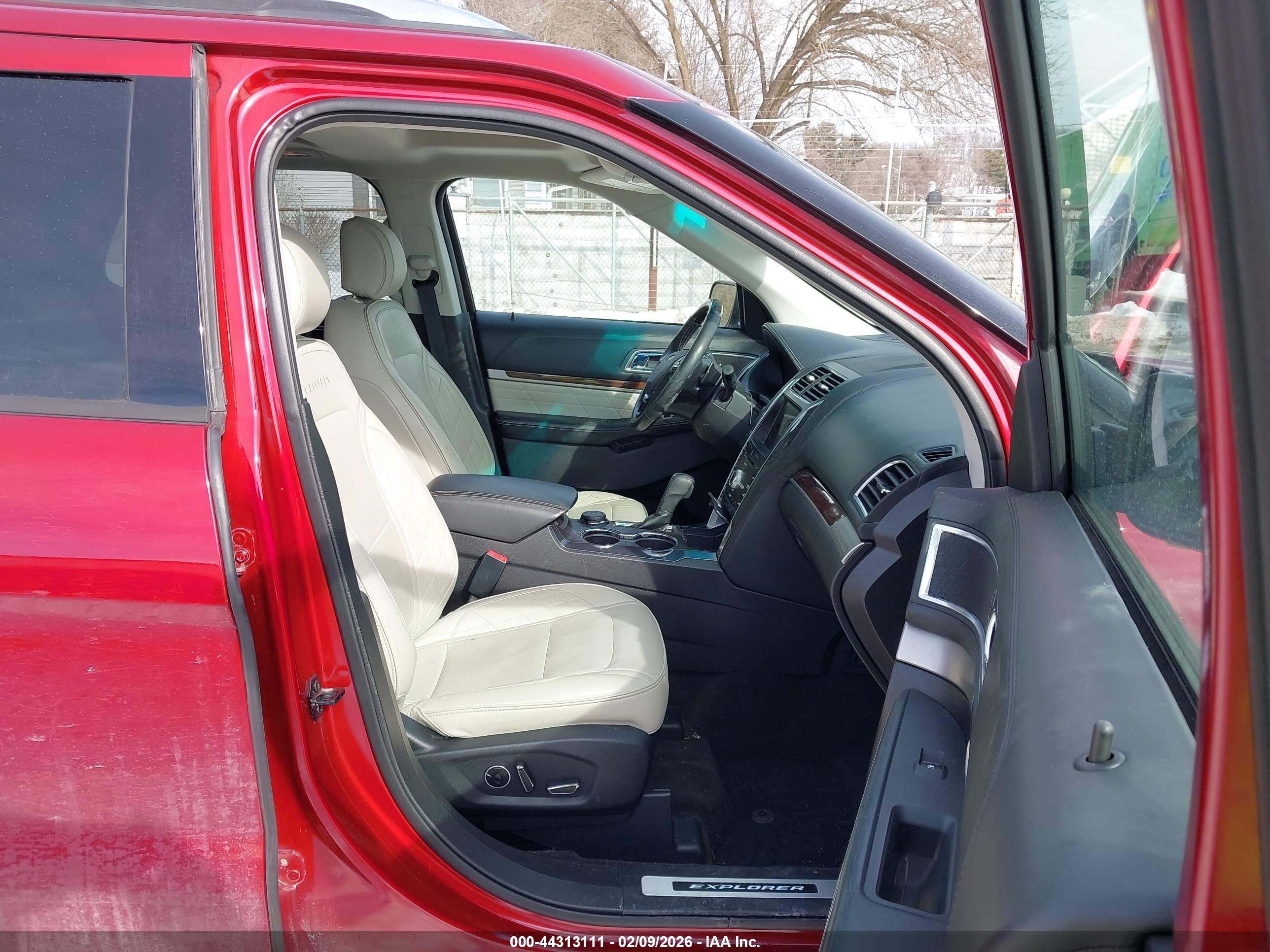 FORD EXPLORER image 5
