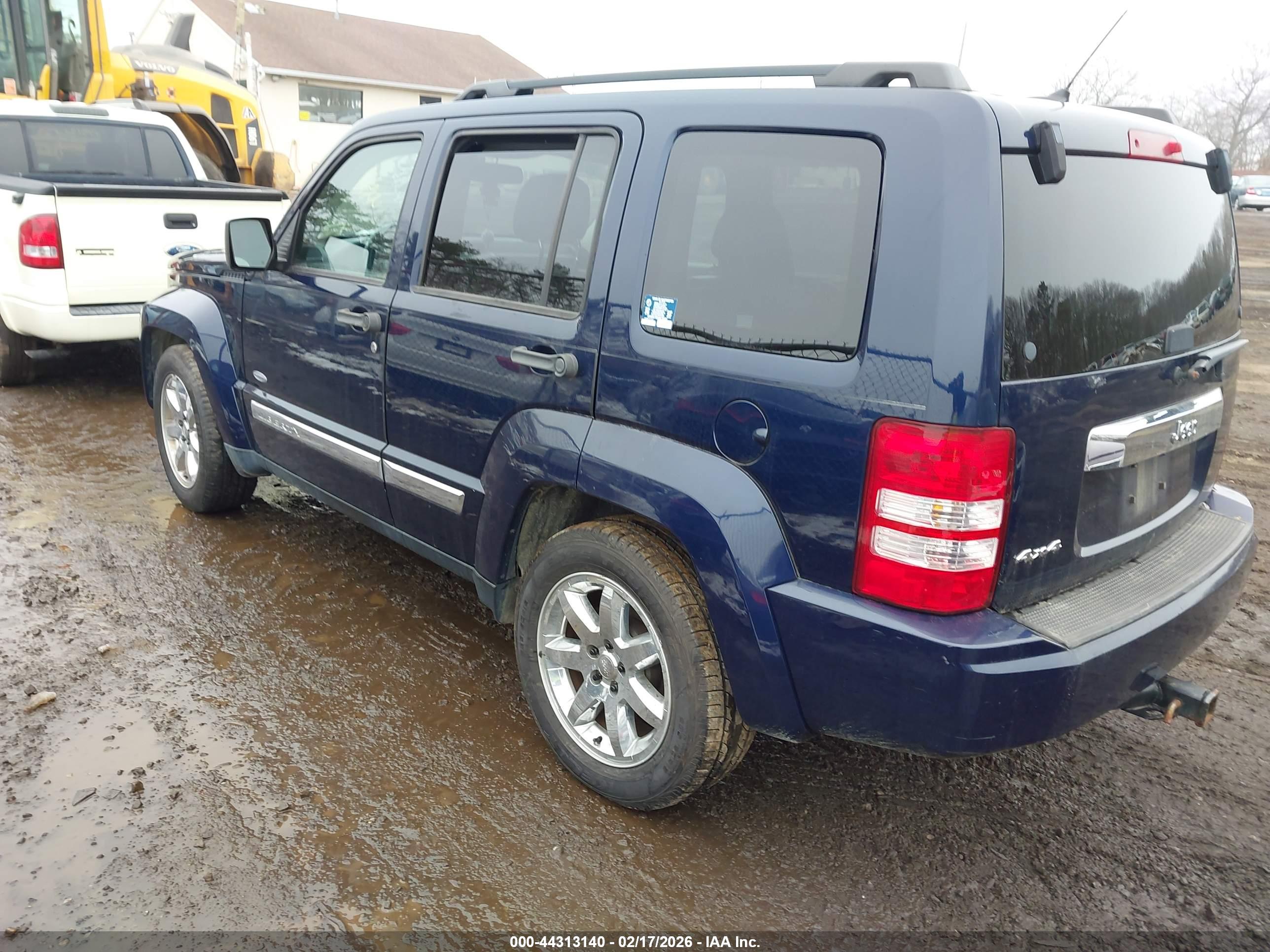 JEEP LIBERTY image 3