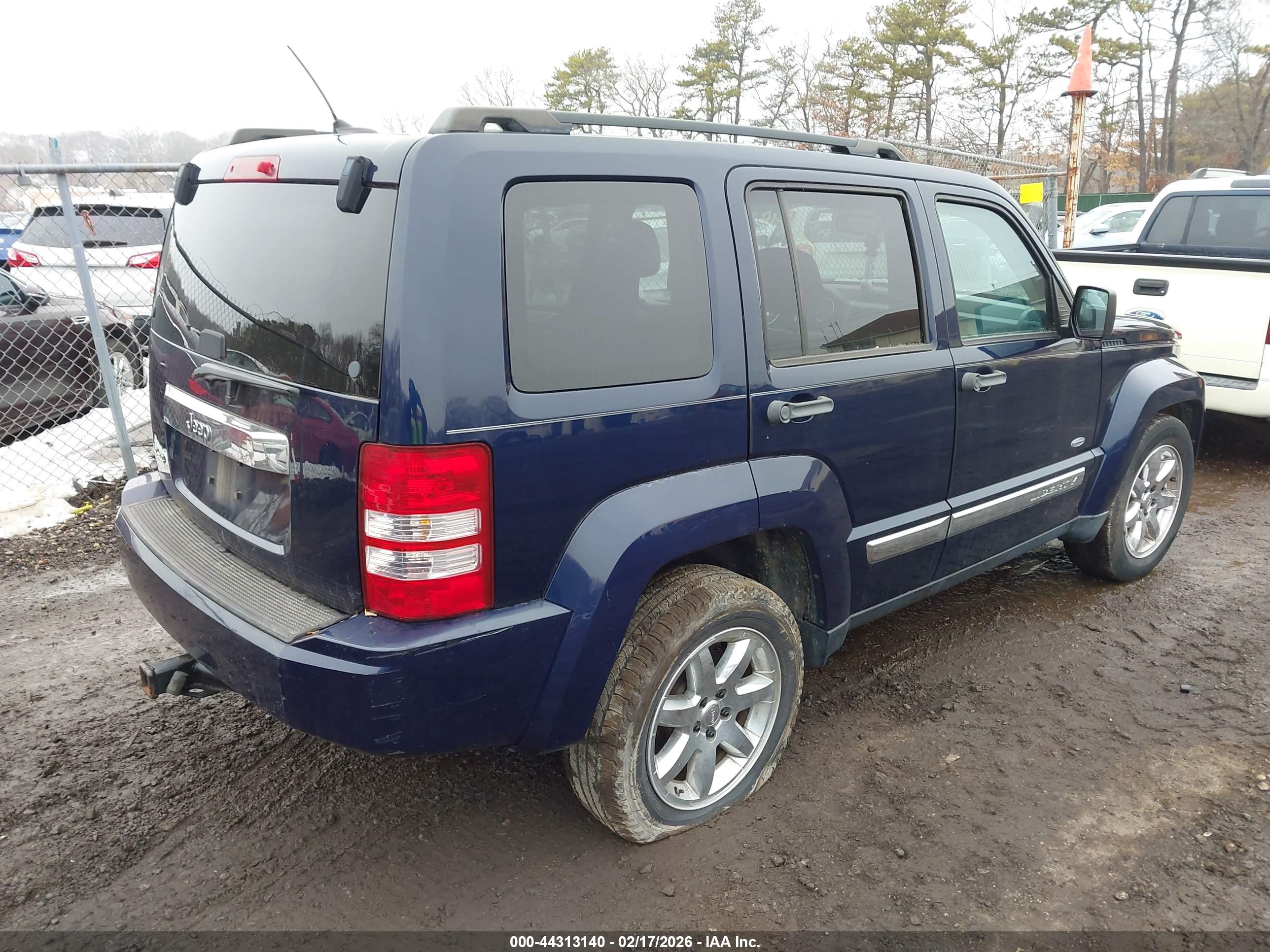 JEEP LIBERTY image 4