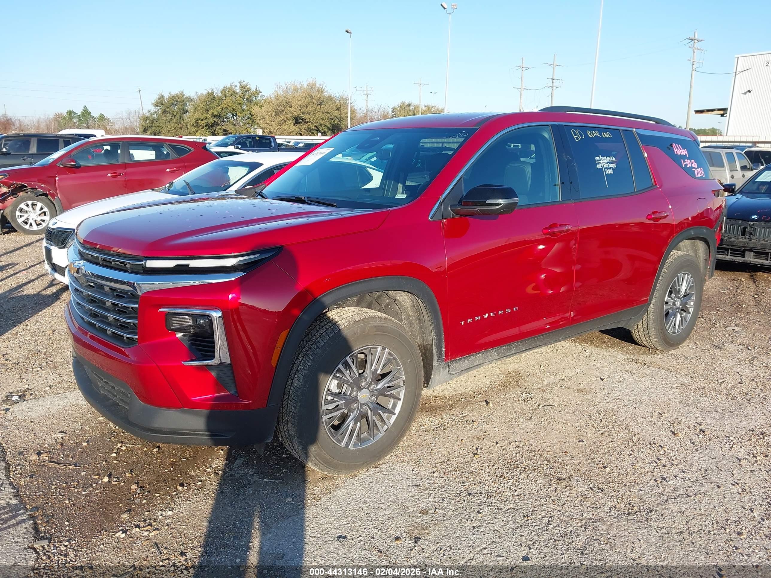 CHEVROLET TRAVERSE image 2