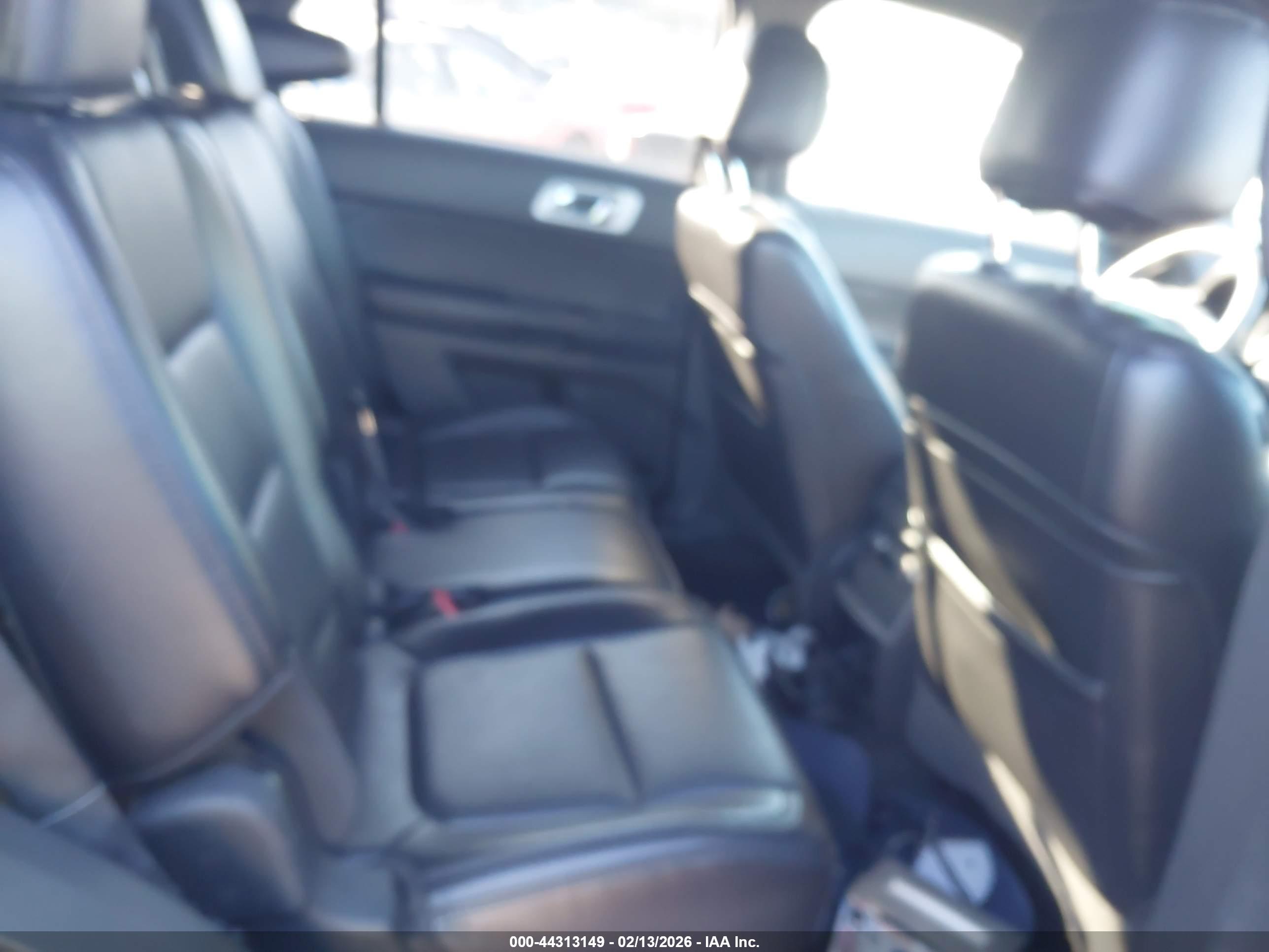 FORD EXPLORER image 8