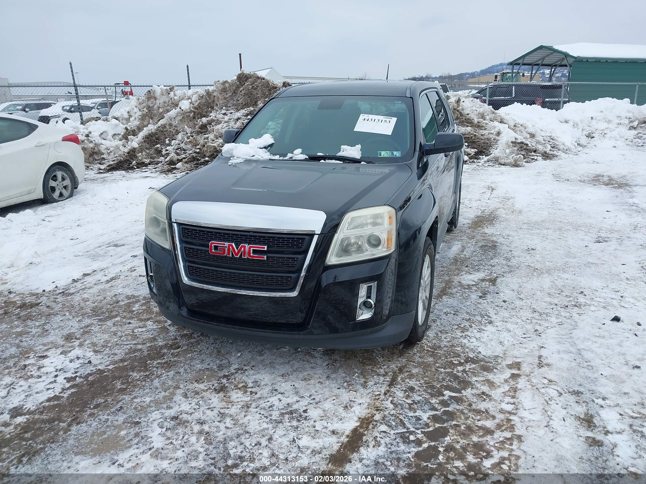 GMC TERRAIN image 2