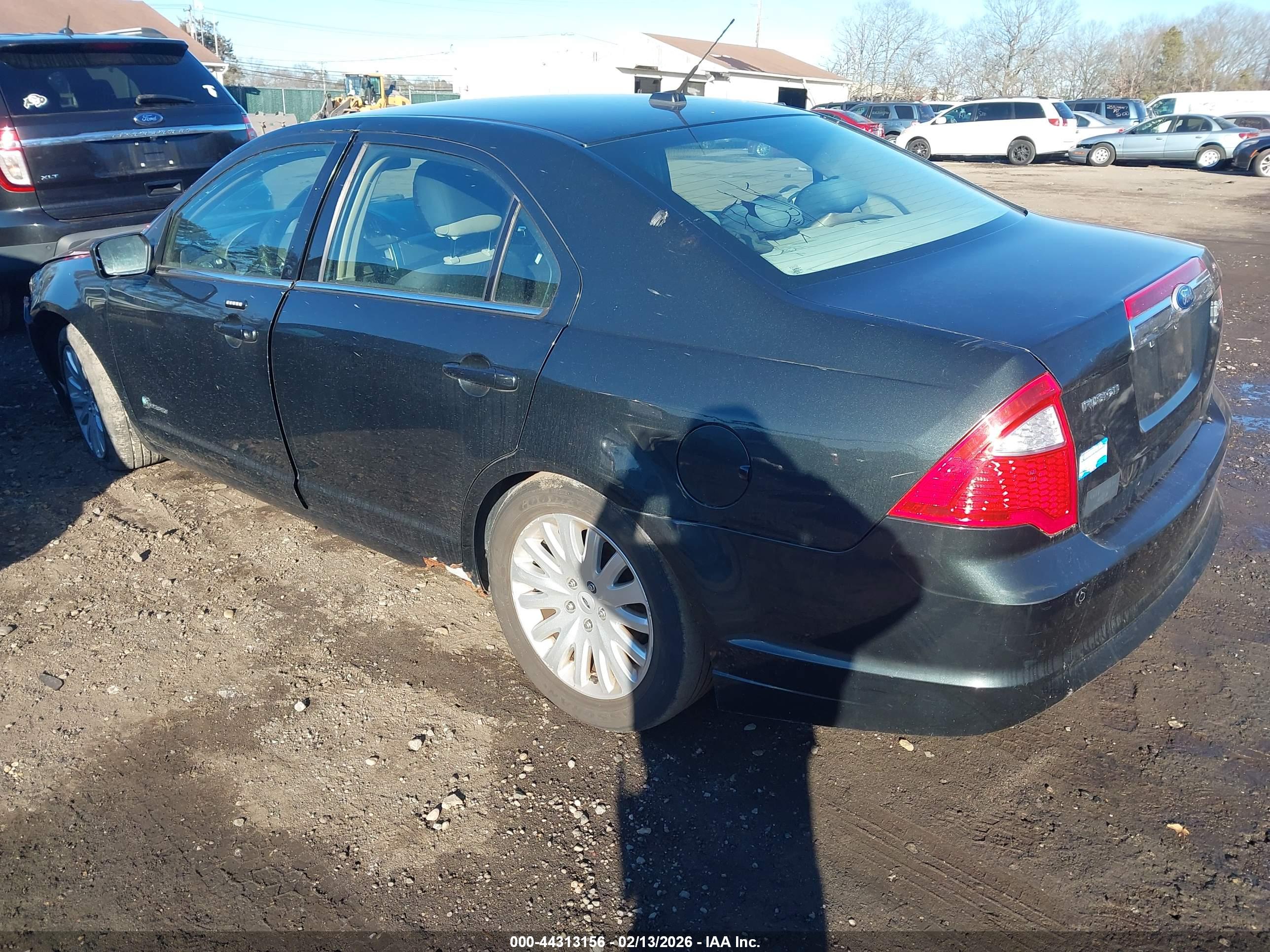 FORD FUSION image 3