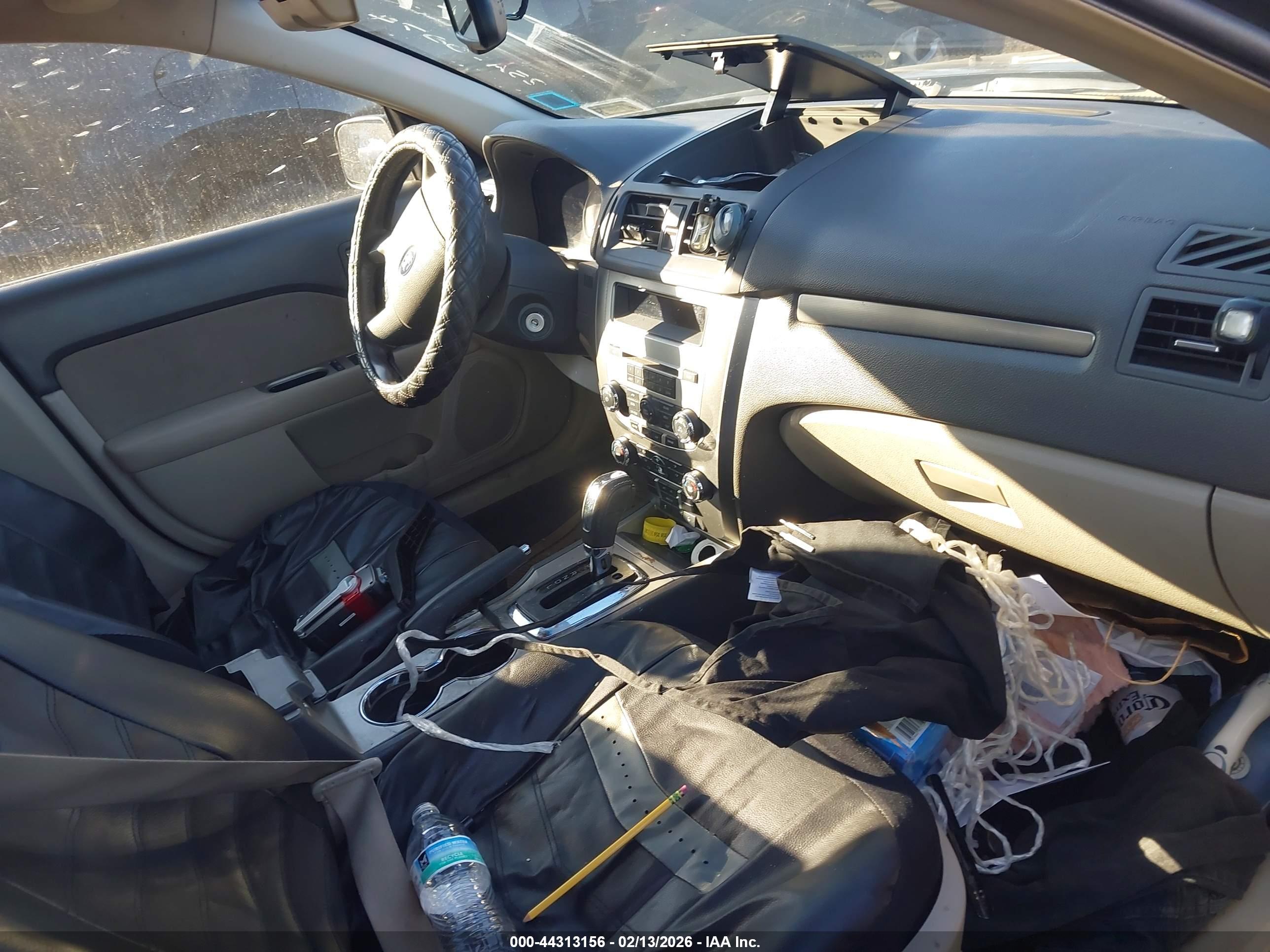 FORD FUSION image 5