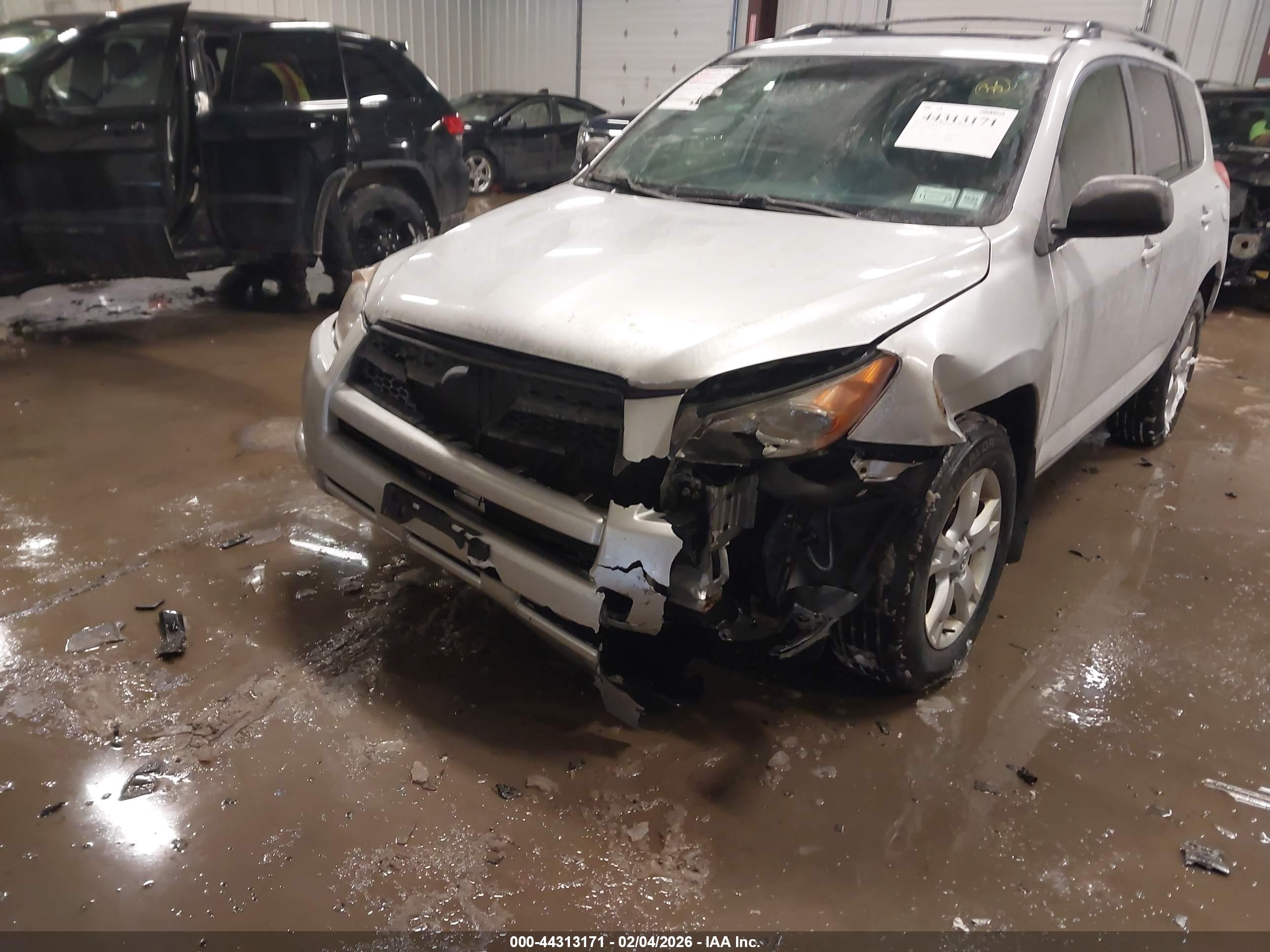 TOYOTA RAV4 image 6