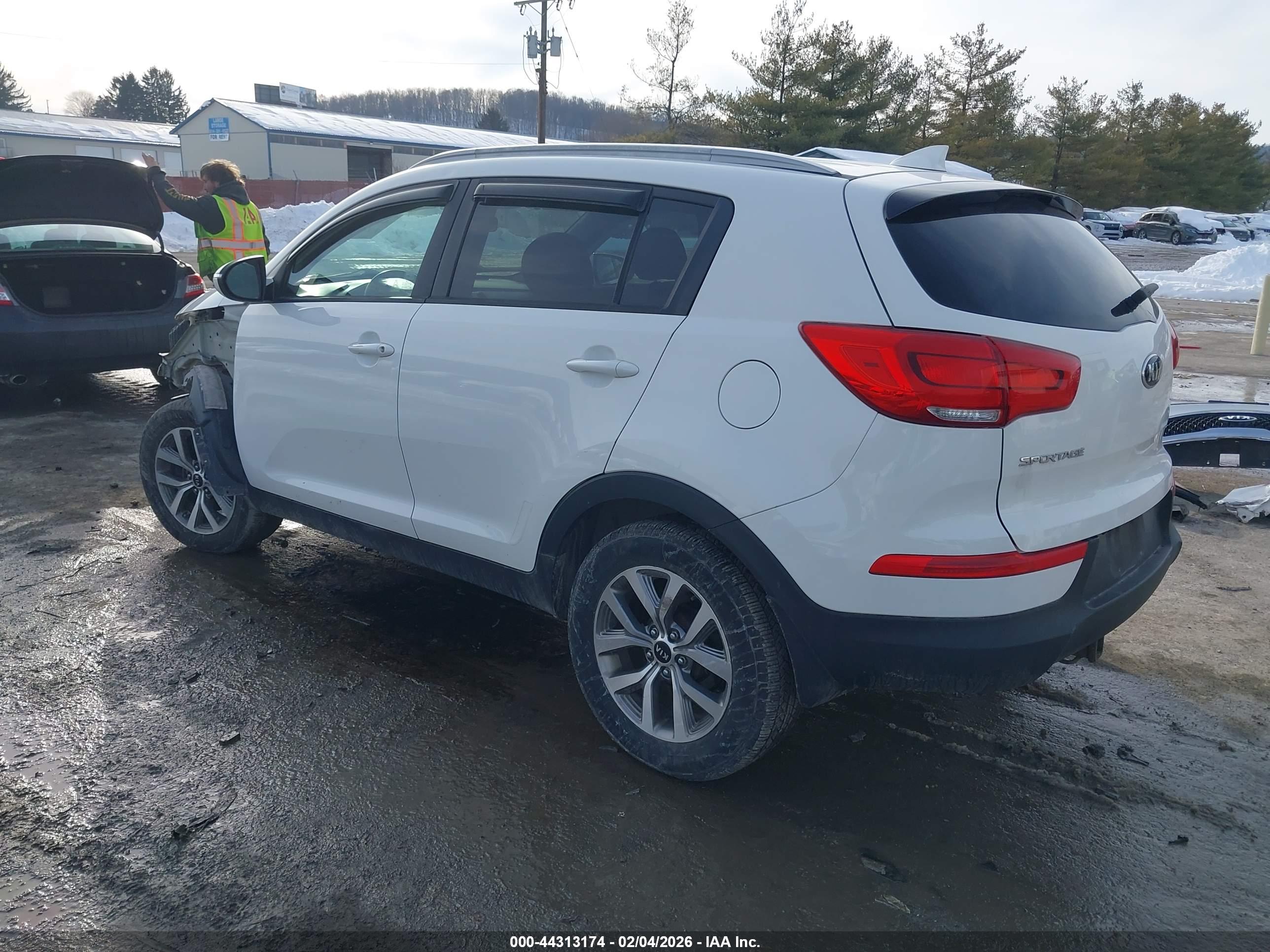 KIA SPORTAGE image 3