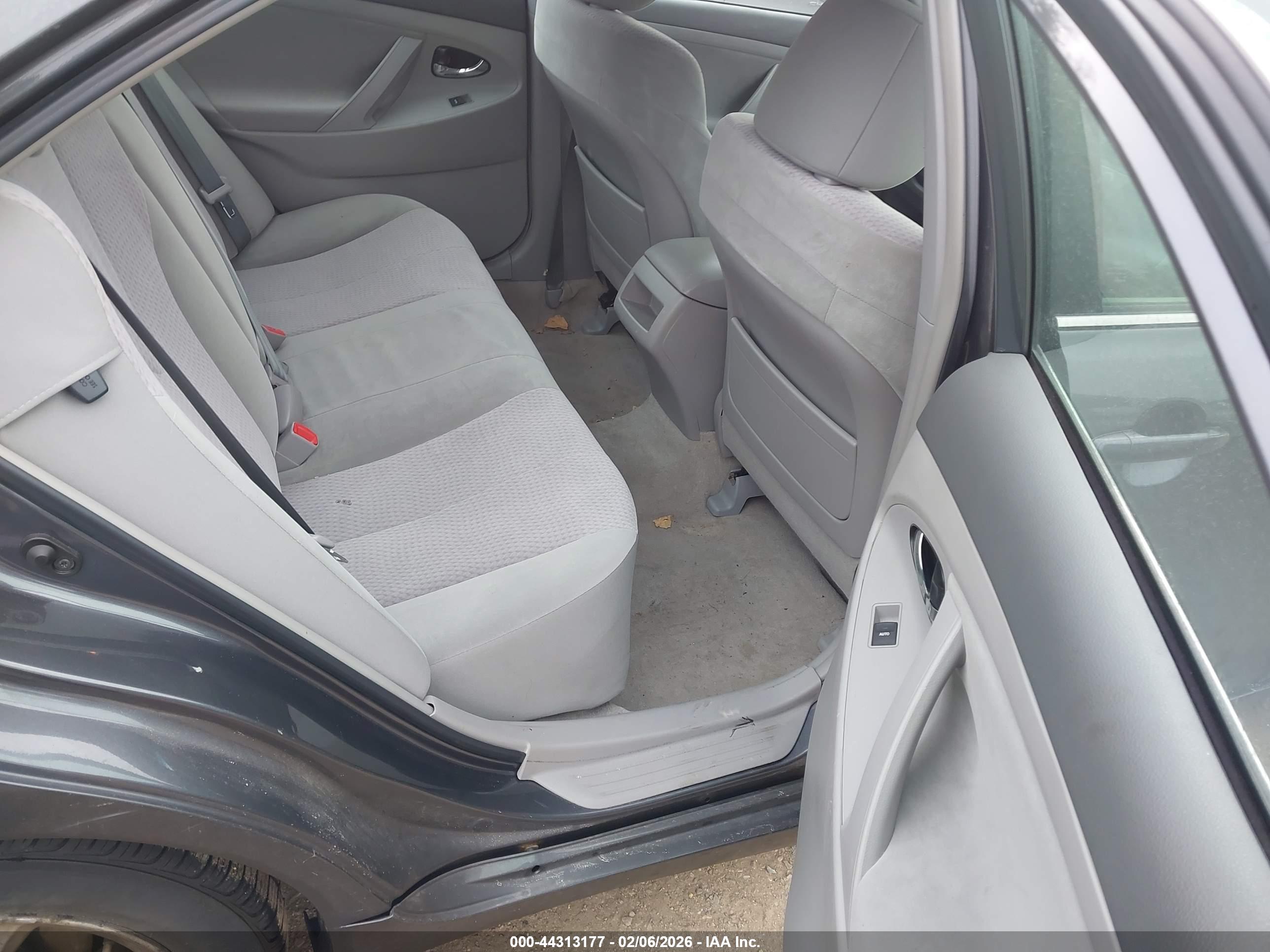 TOYOTA CAMRY image 8
