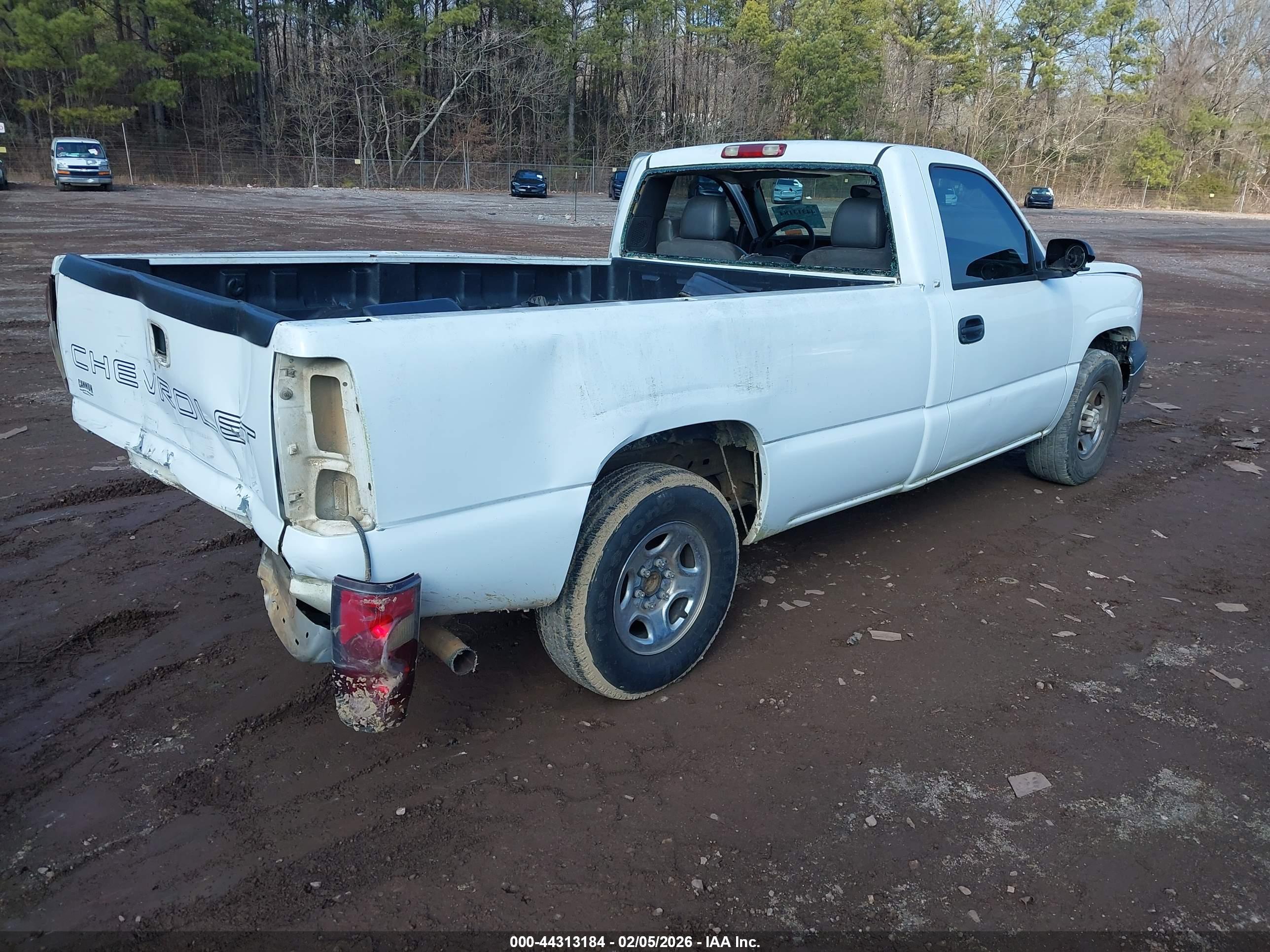 CHEVROLET SILVERADO image 4