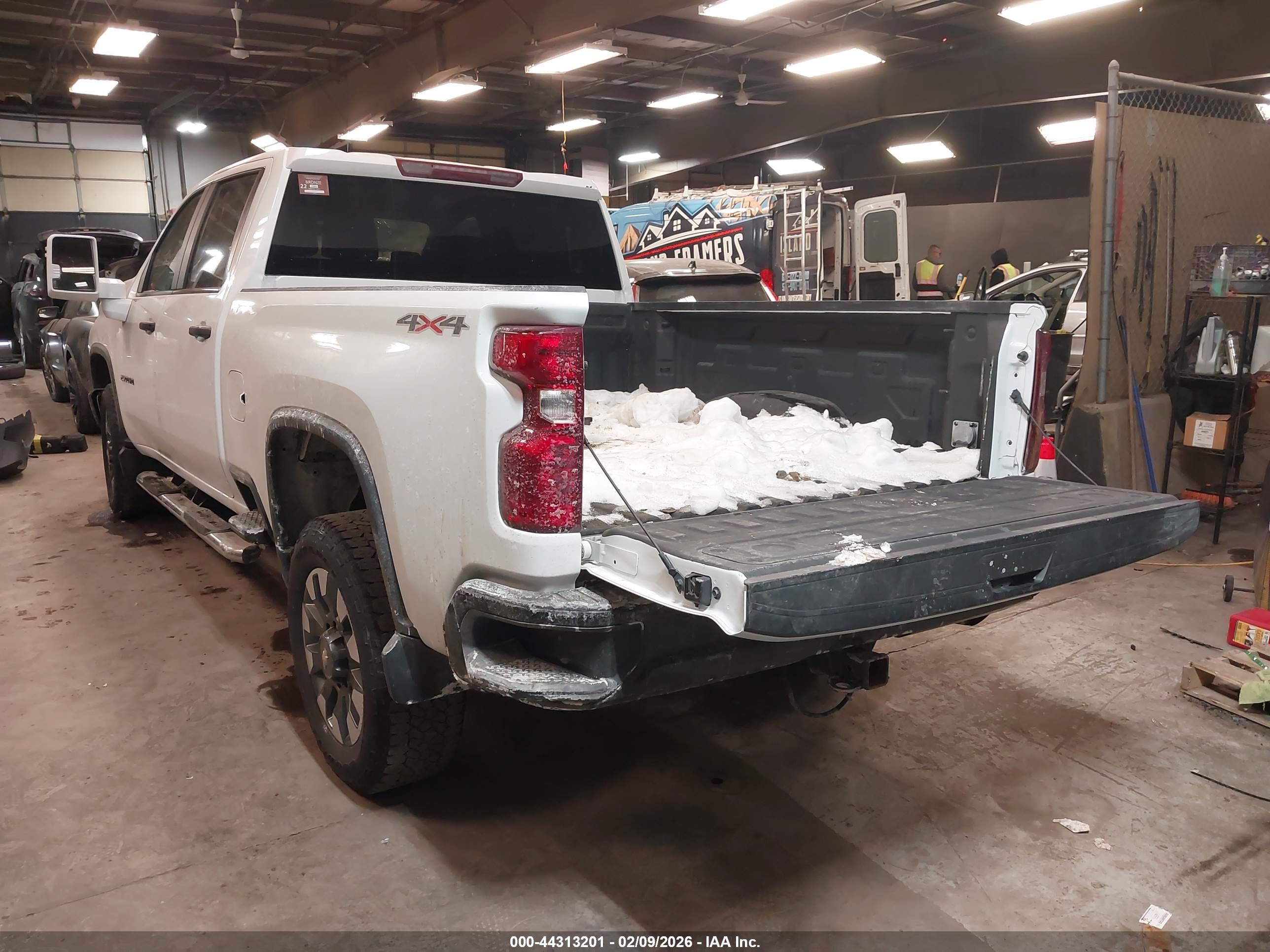CHEVROLET SILVERADO image 3