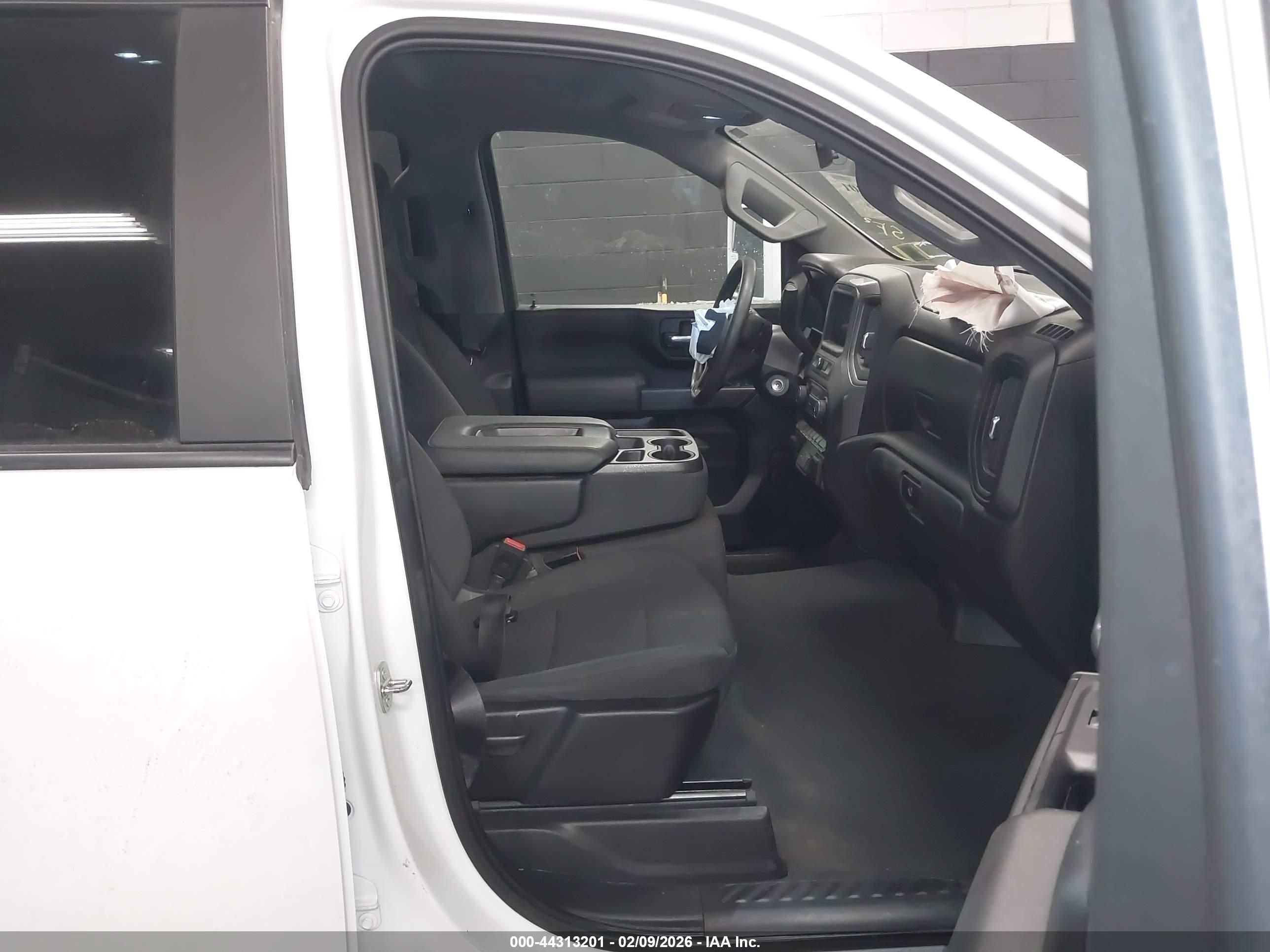 CHEVROLET SILVERADO image 8