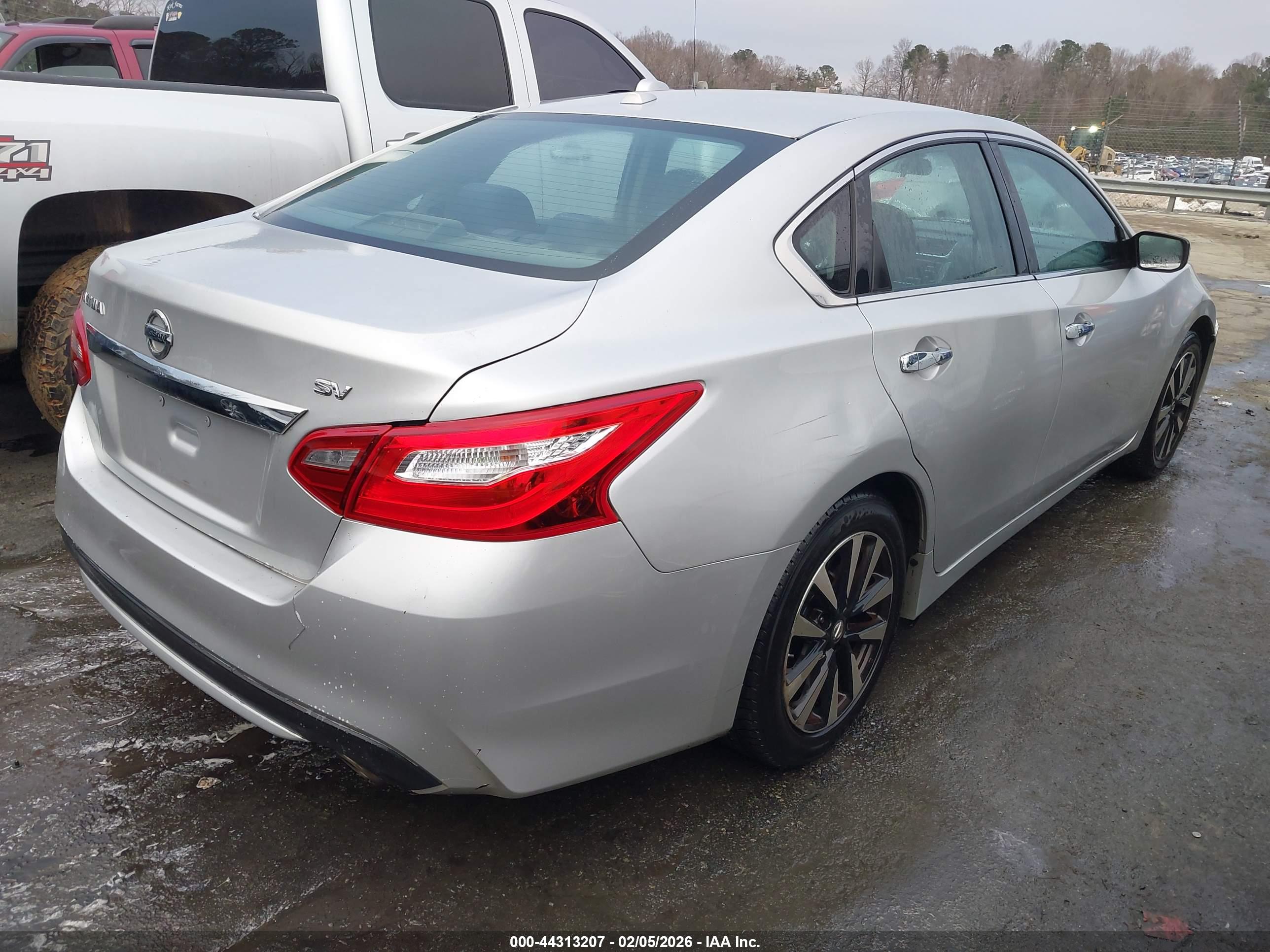NISSAN ALTIMA image 4