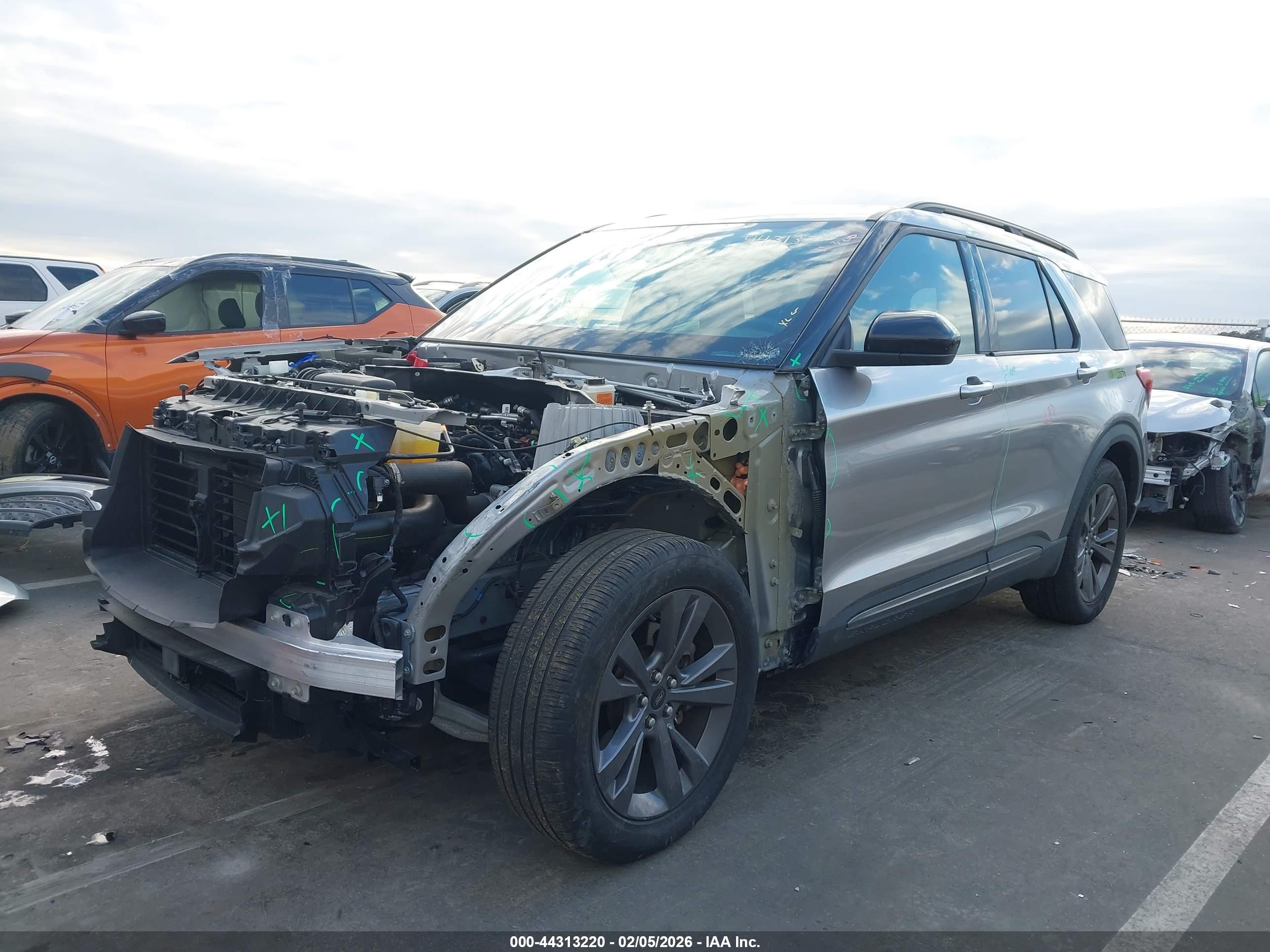 FORD EXPLORER image 2