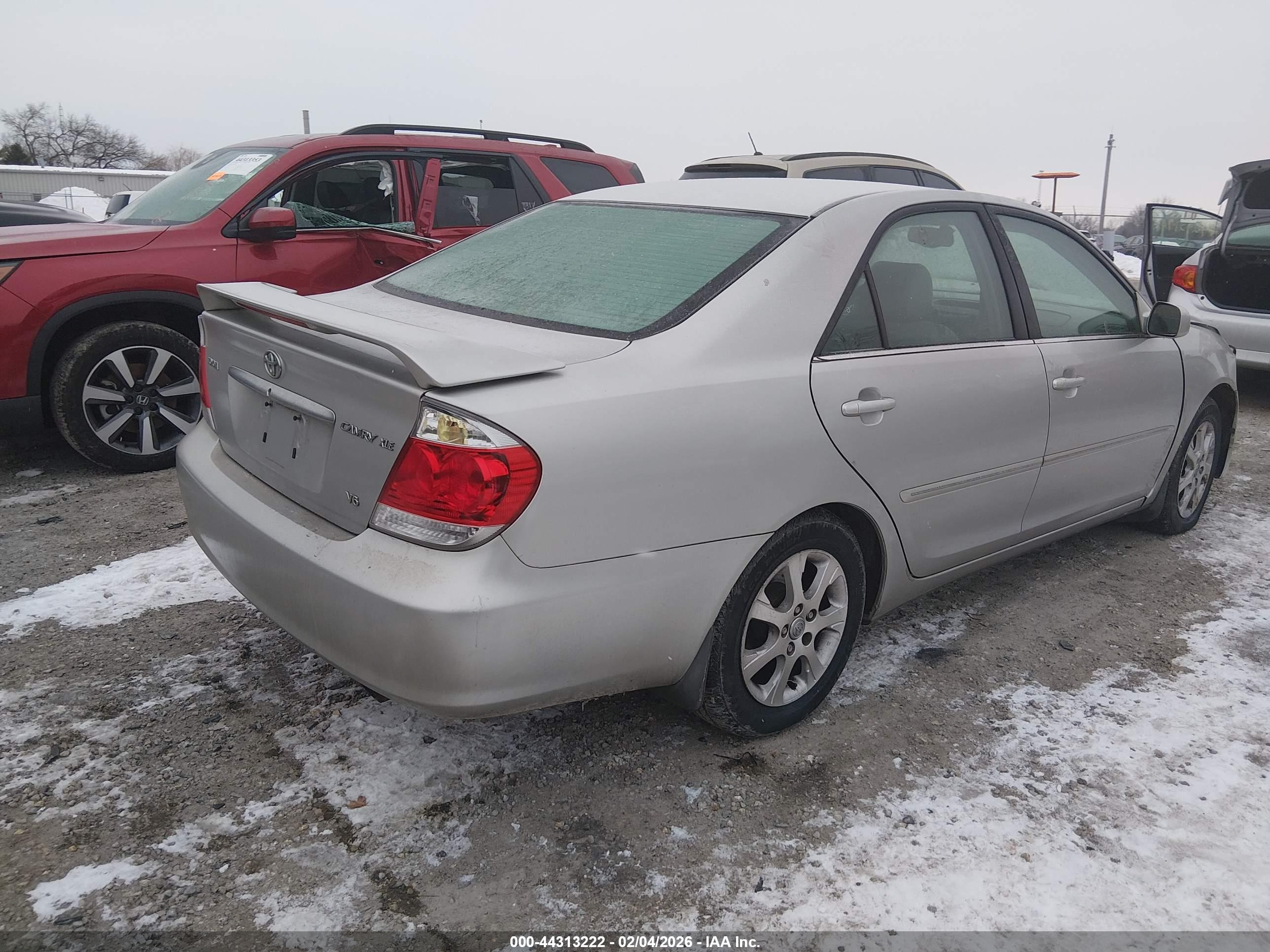 TOYOTA CAMRY image 4