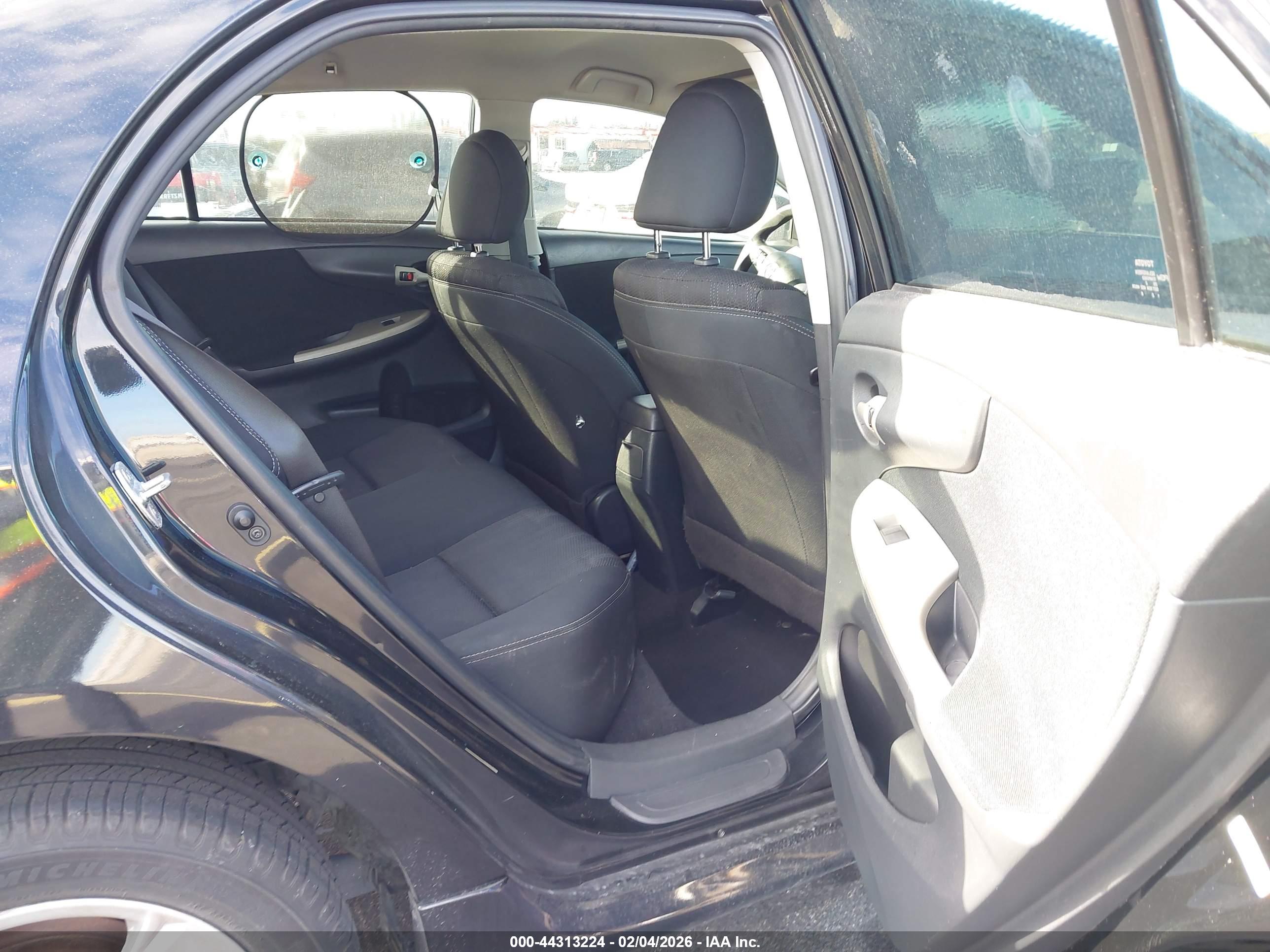 TOYOTA COROLLA image 8