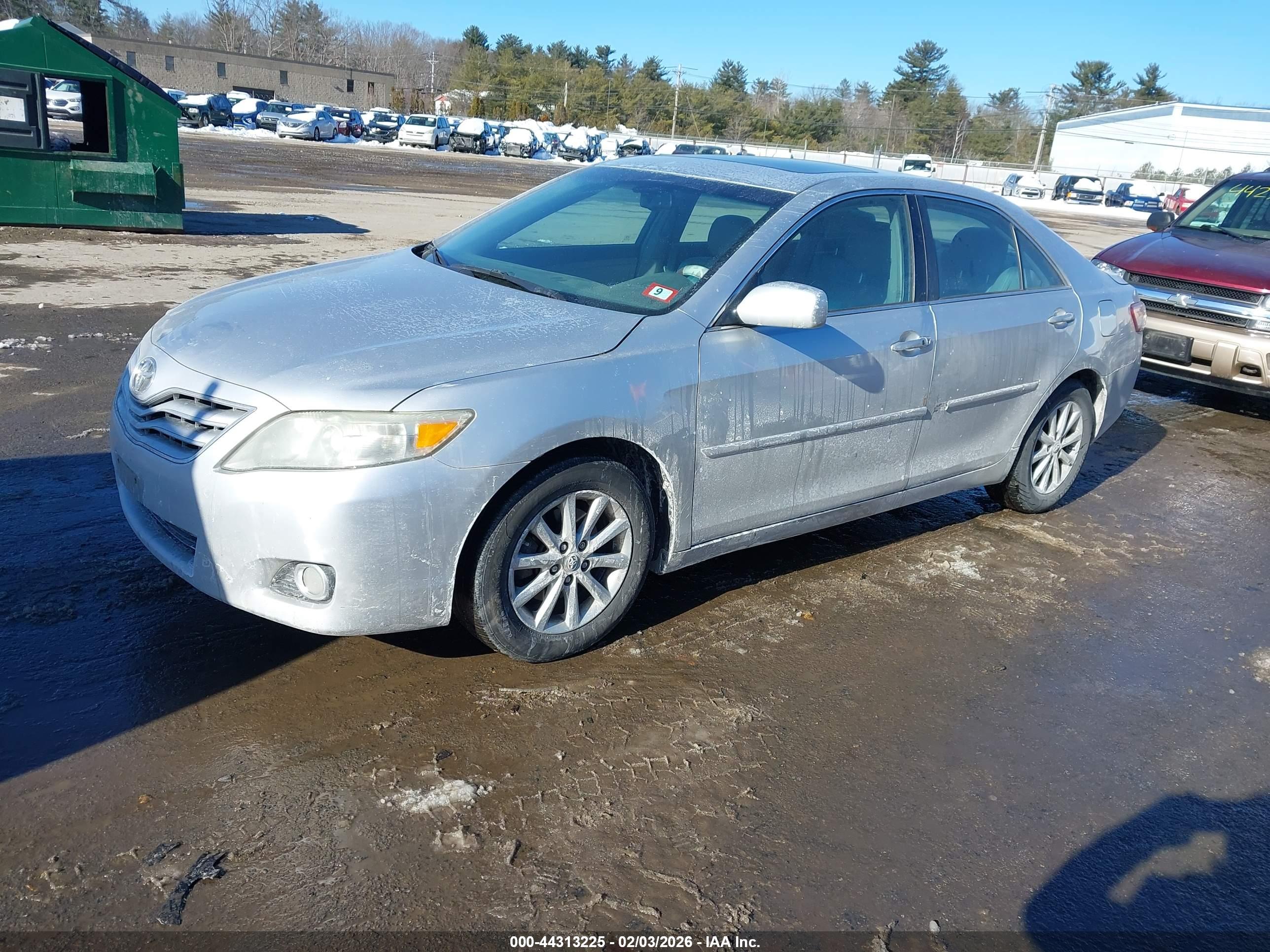 TOYOTA CAMRY image 2