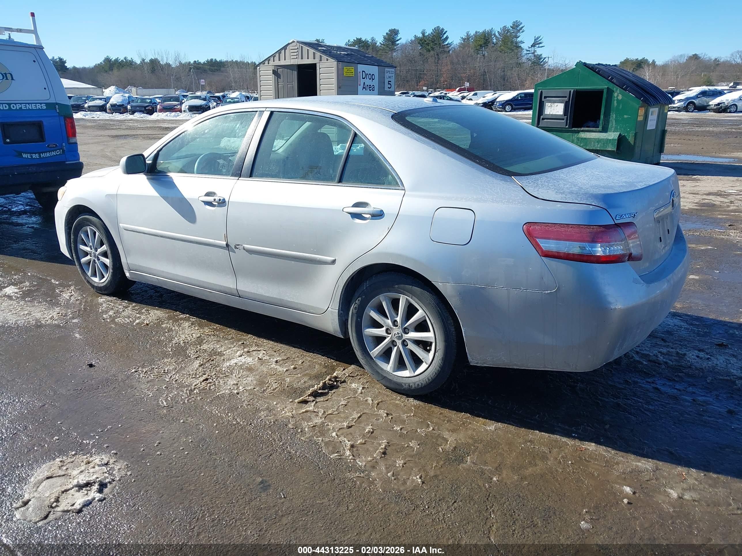 TOYOTA CAMRY image 3