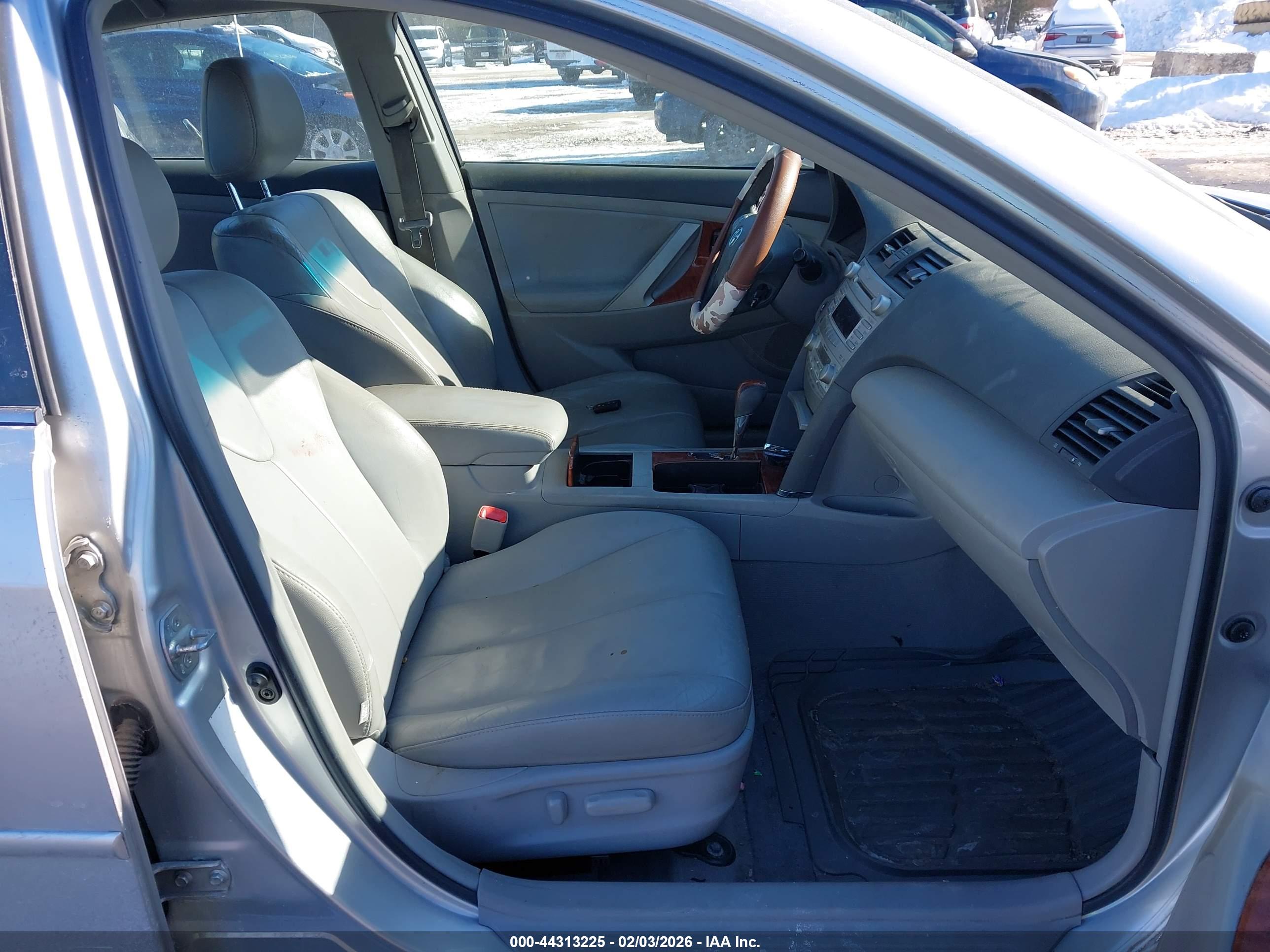 TOYOTA CAMRY image 5